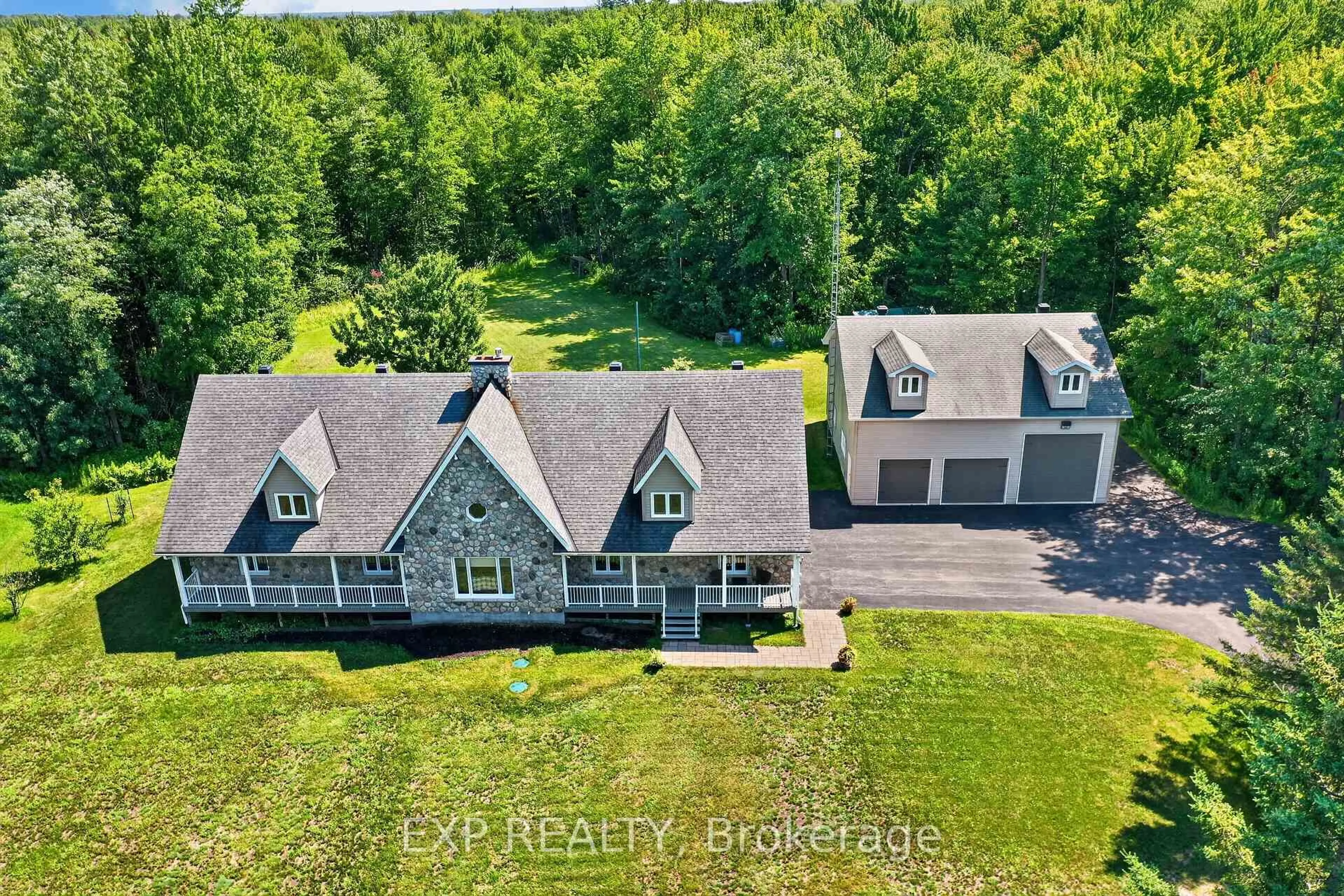 A pic from outside/outdoor area/front of a property/back of a property/a pic from drone, building for 2737 Bouvier Rd, Clarence-Rockland Ontario K0A 2A0