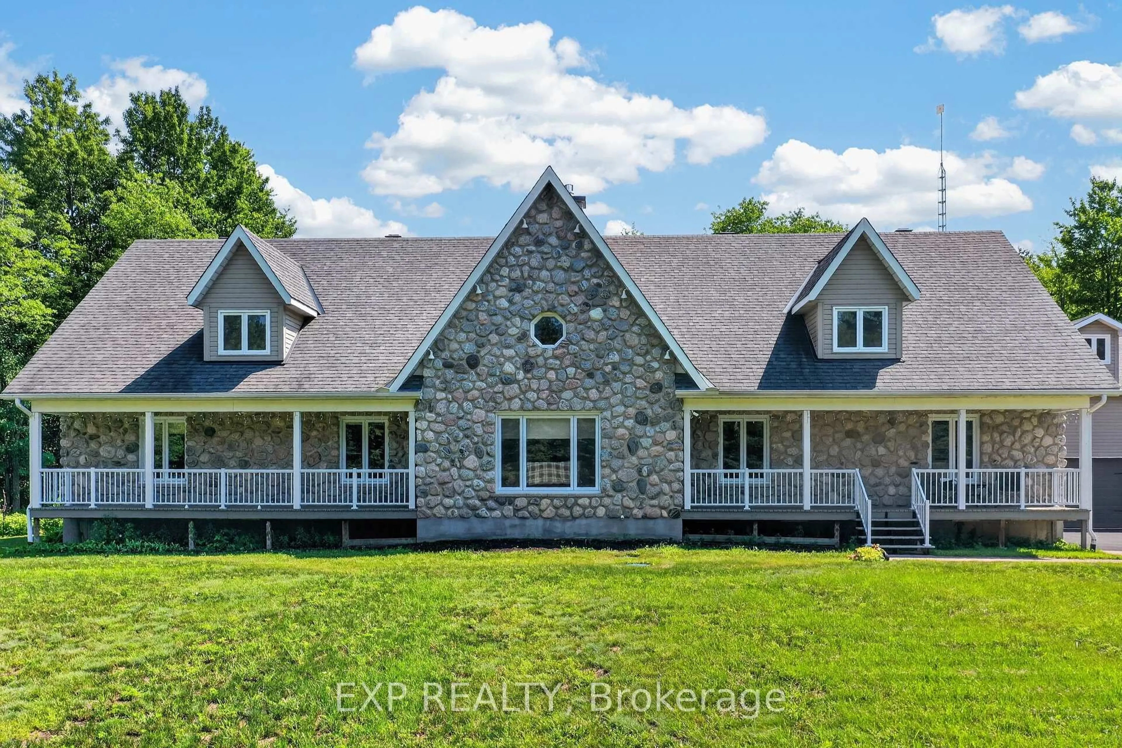 A pic from outside/outdoor area/front of a property/back of a property/a pic from drone, unknown for 2737 Bouvier Rd, Clarence-Rockland Ontario K0A 2A0