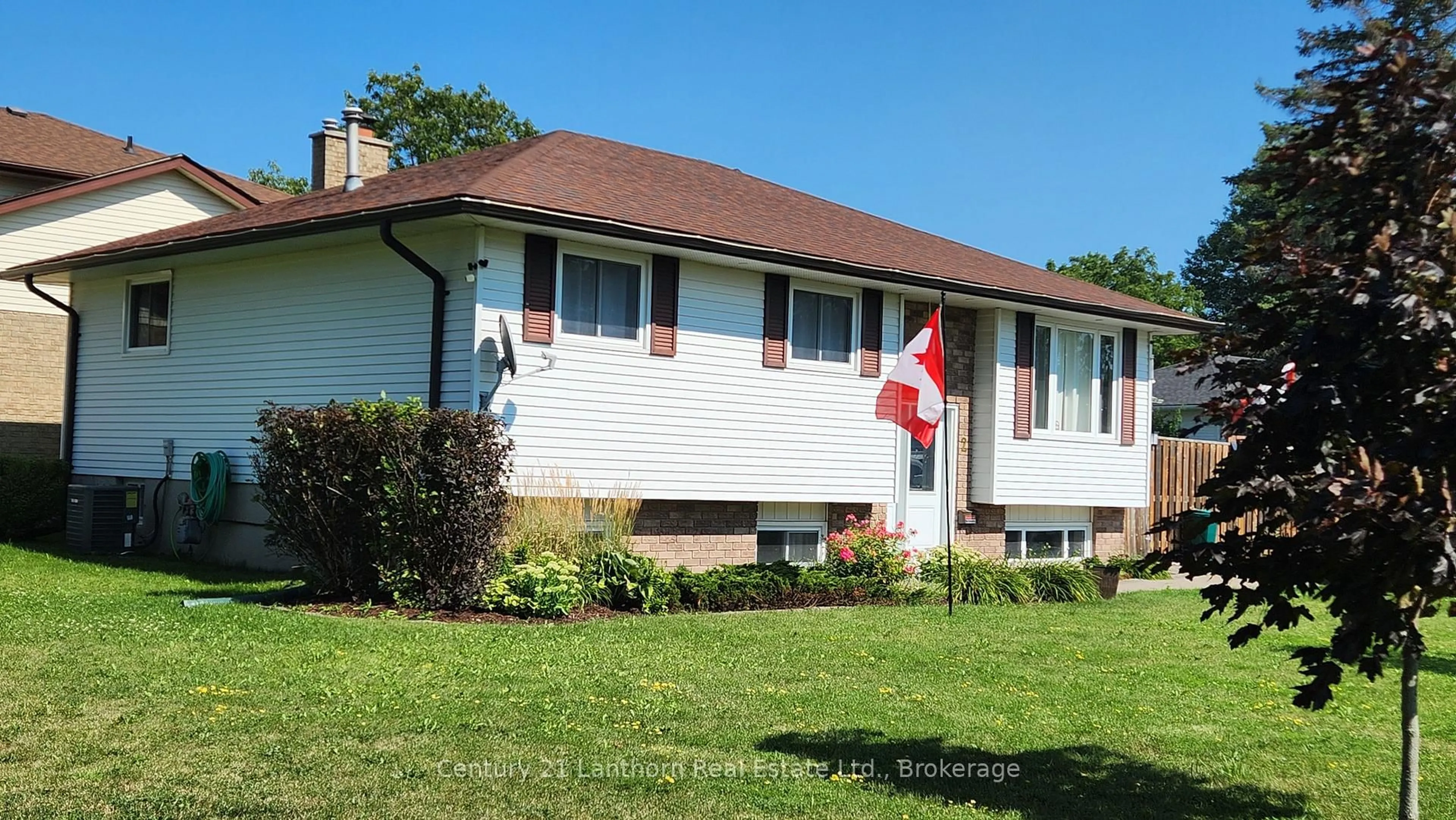 Home with vinyl exterior material, unknown for 2 Dixie Pl, Belleville Ontario K8P 5A9