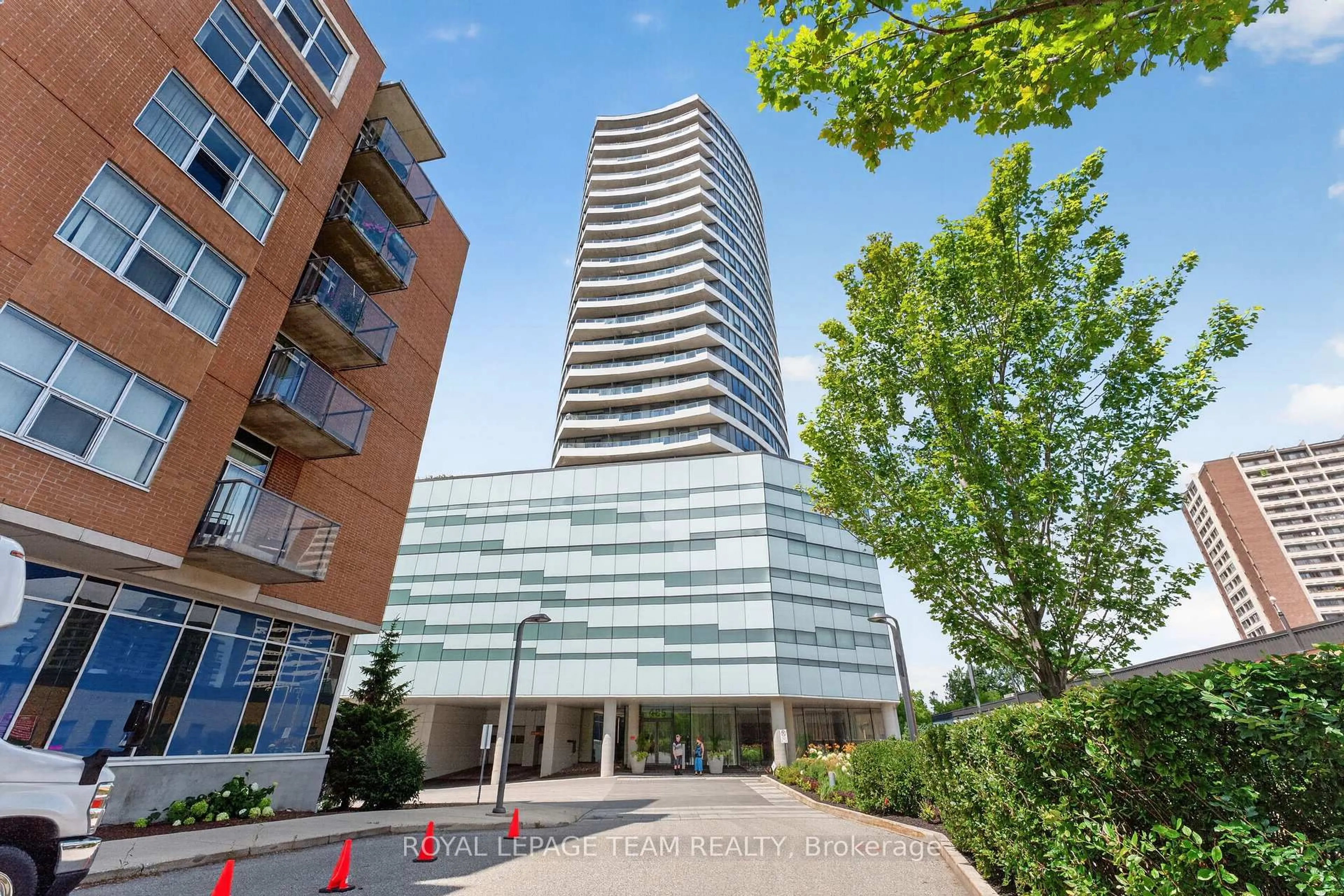 Indoor foyer for 485 Richmond Rd #1108, Ottawa Ontario K2A 3W9