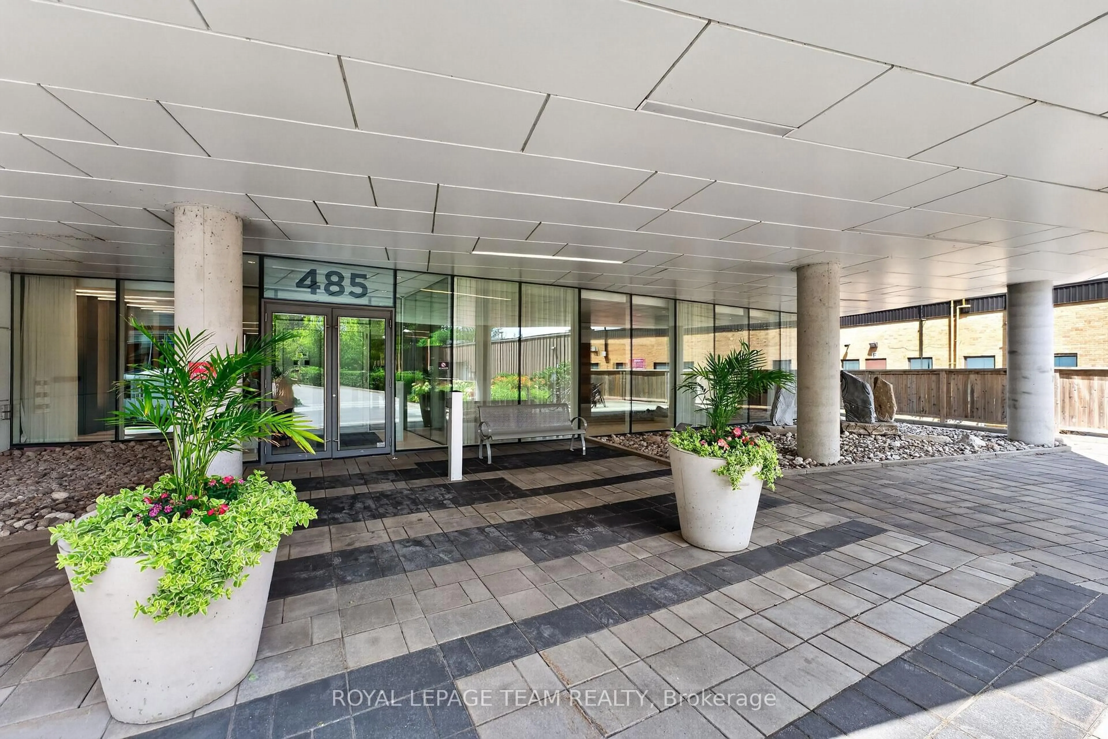 Indoor foyer for 485 Richmond Rd #1108, Ottawa Ontario K2A 3W9