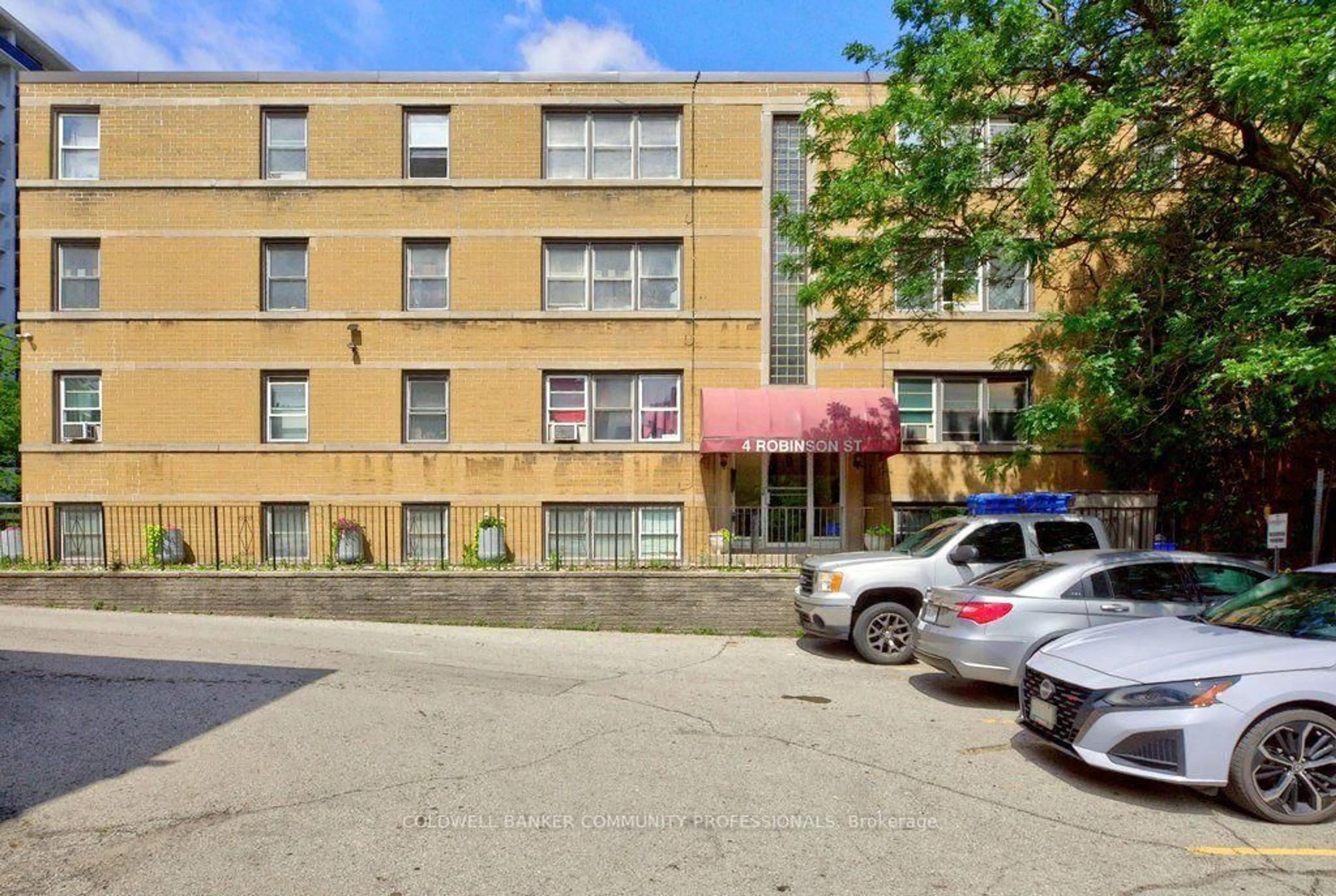 Patio, street for 4 Robinson St #10, Hamilton Ontario L8P 1Y5