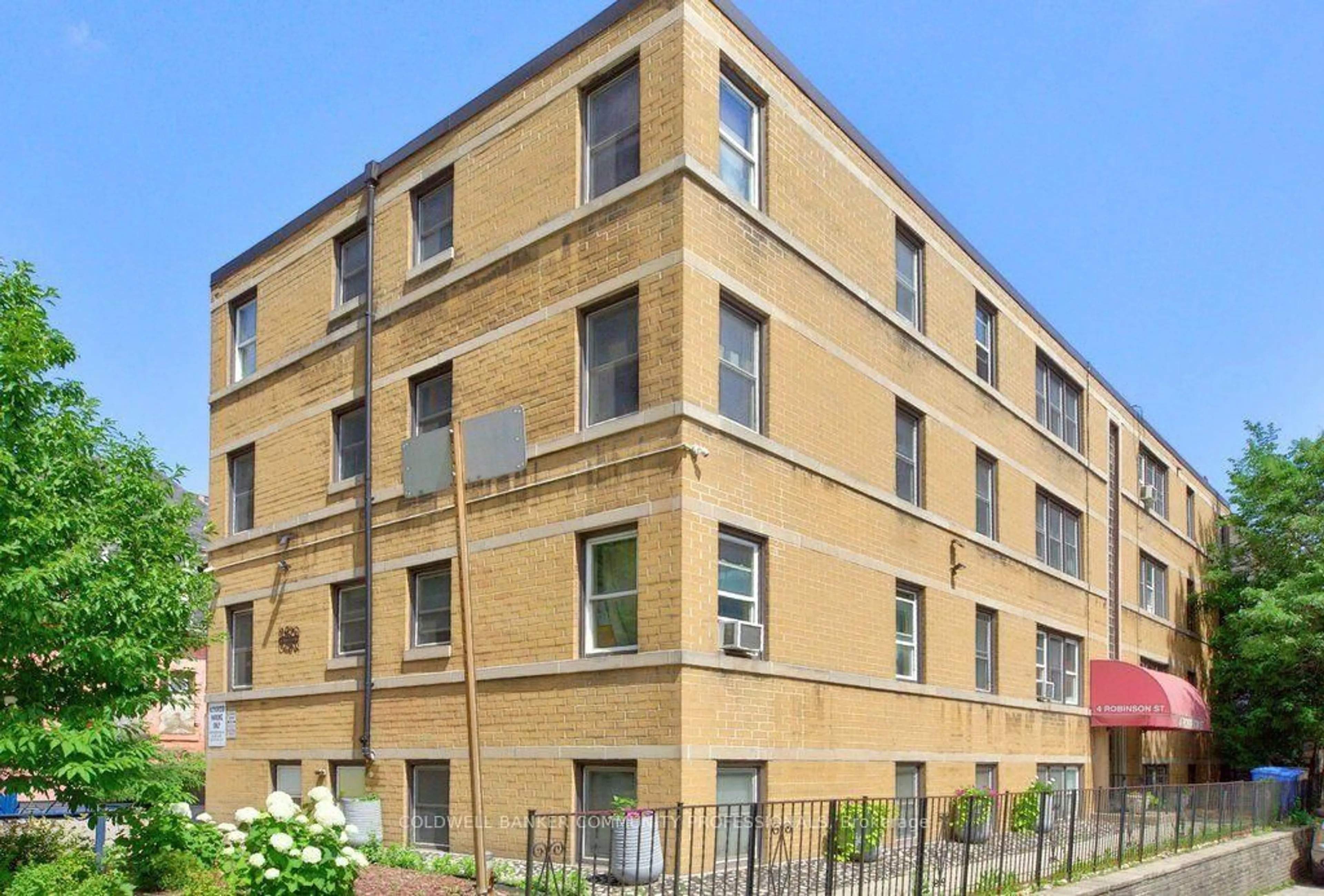 Home with brick exterior material, building for 4 Robinson St #10, Hamilton Ontario L8P 1Y5