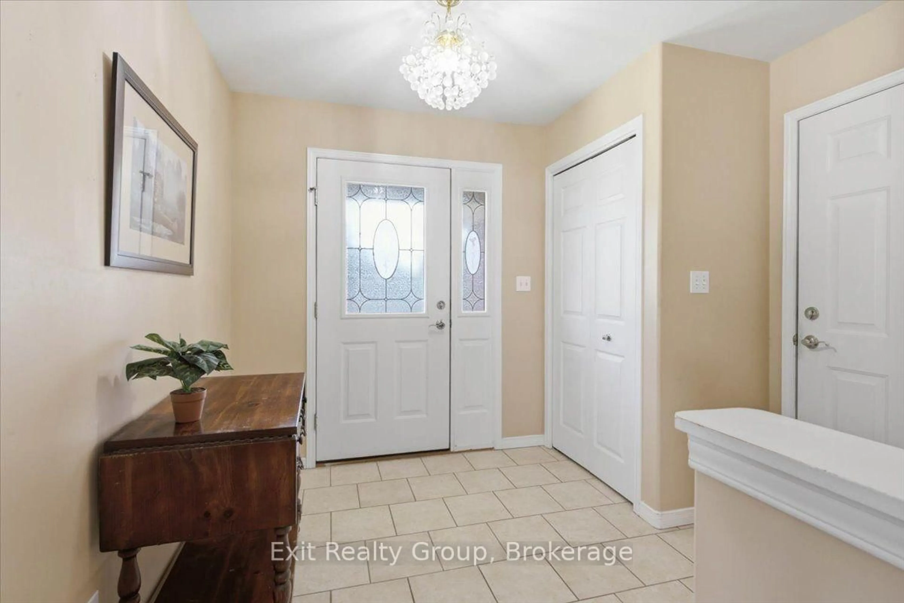 Indoor entryway for 55 Gavey St, Belleville Ontario K8N 0L8