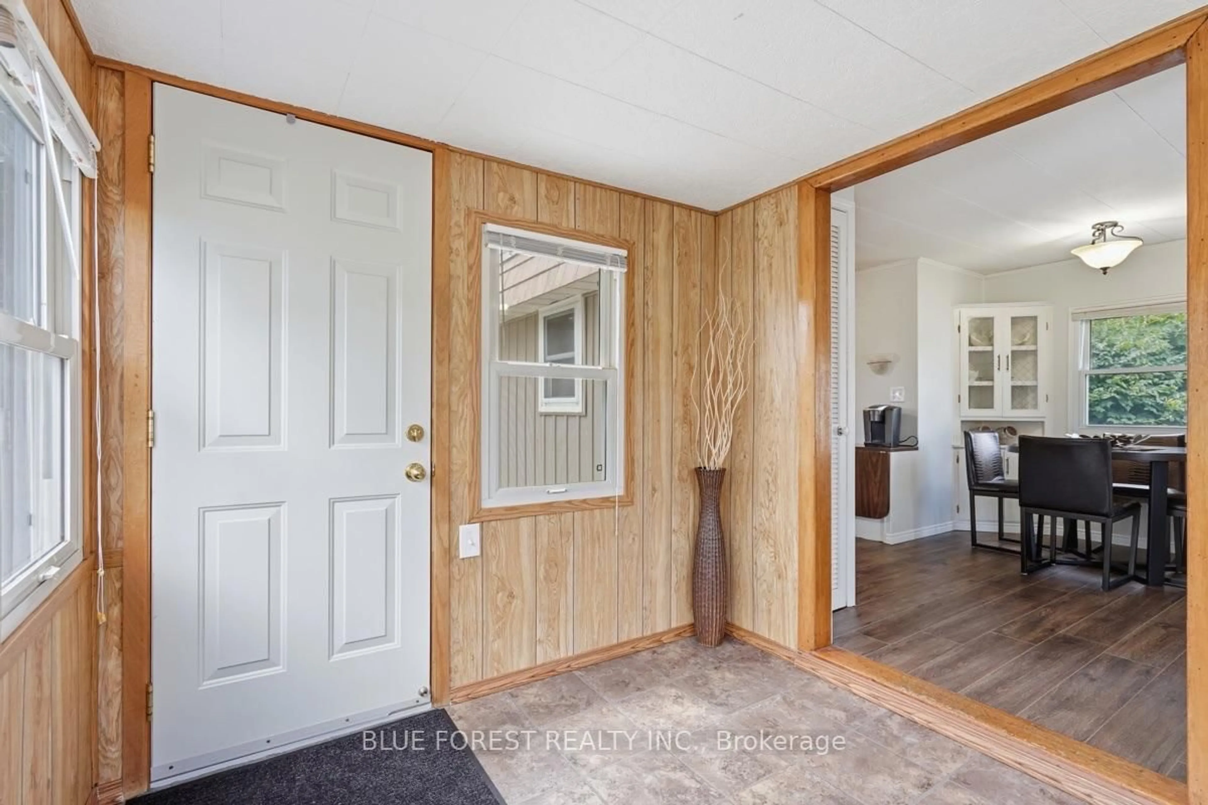 Indoor entryway for 3100 Dorchester Rd #34, Thames Centre Ontario N0L 1G5