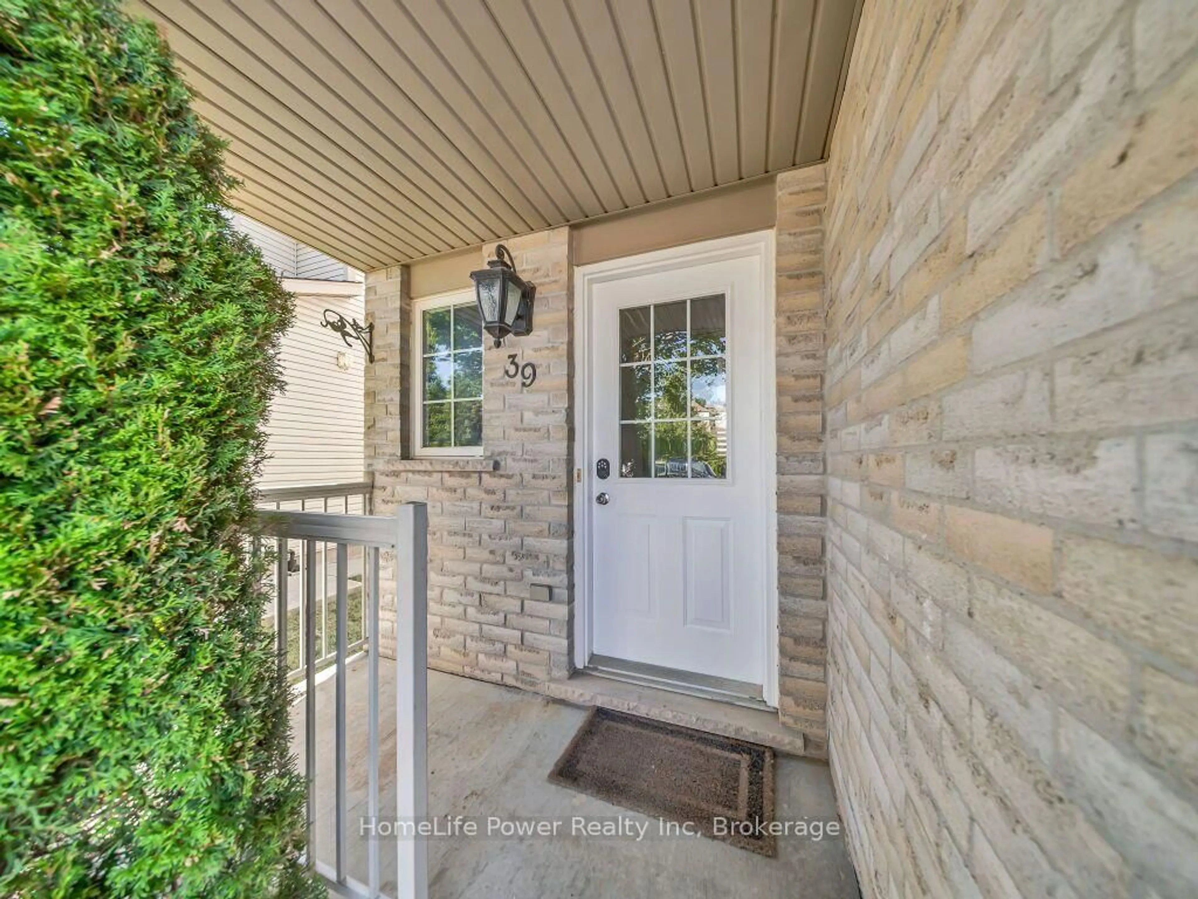Indoor entryway for 39 Reistview St, Kitchener Ontario N2E 4H3