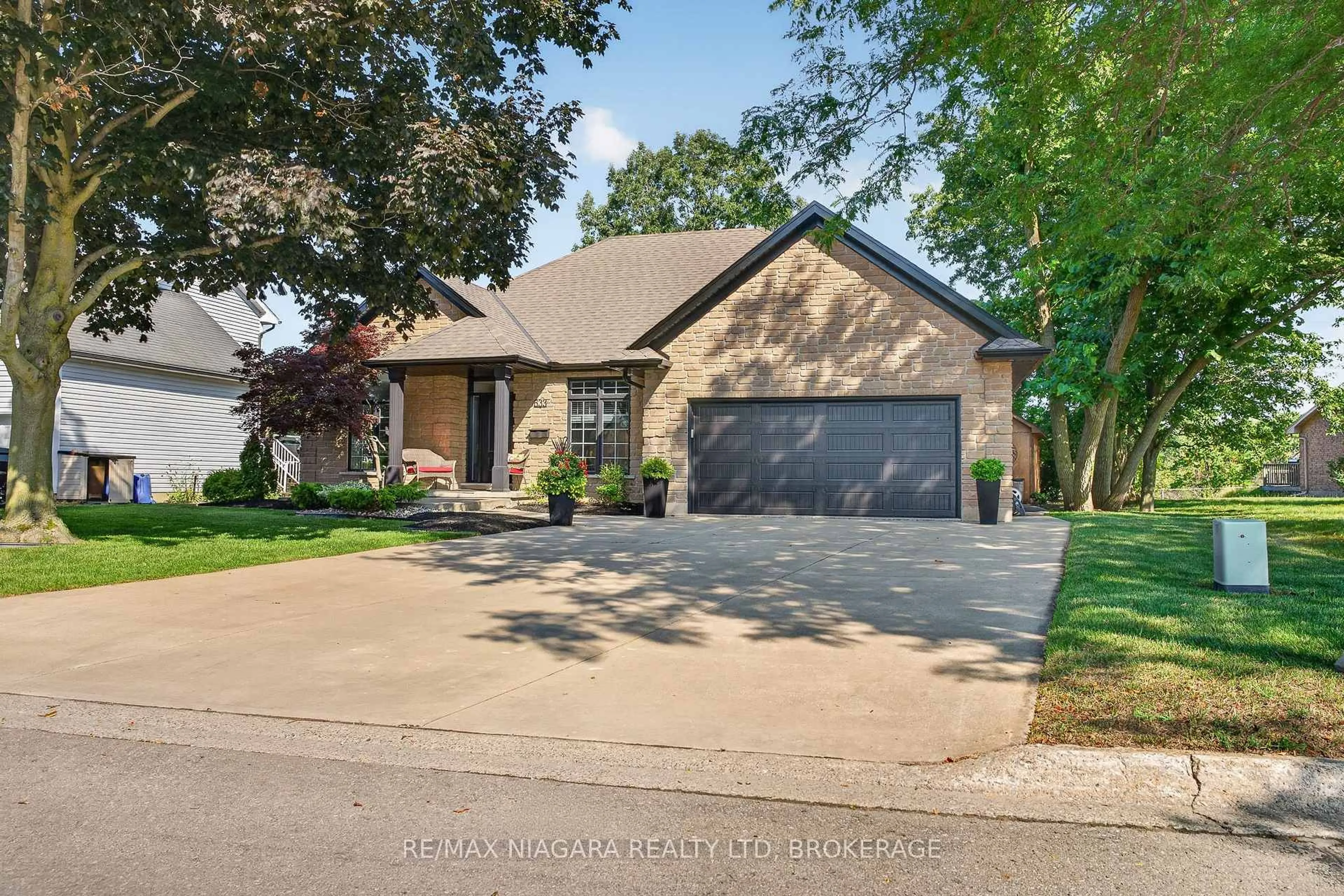 Home with brick exterior material, street for 633 Clarence St, Port Colborne Ontario L3K 6B8