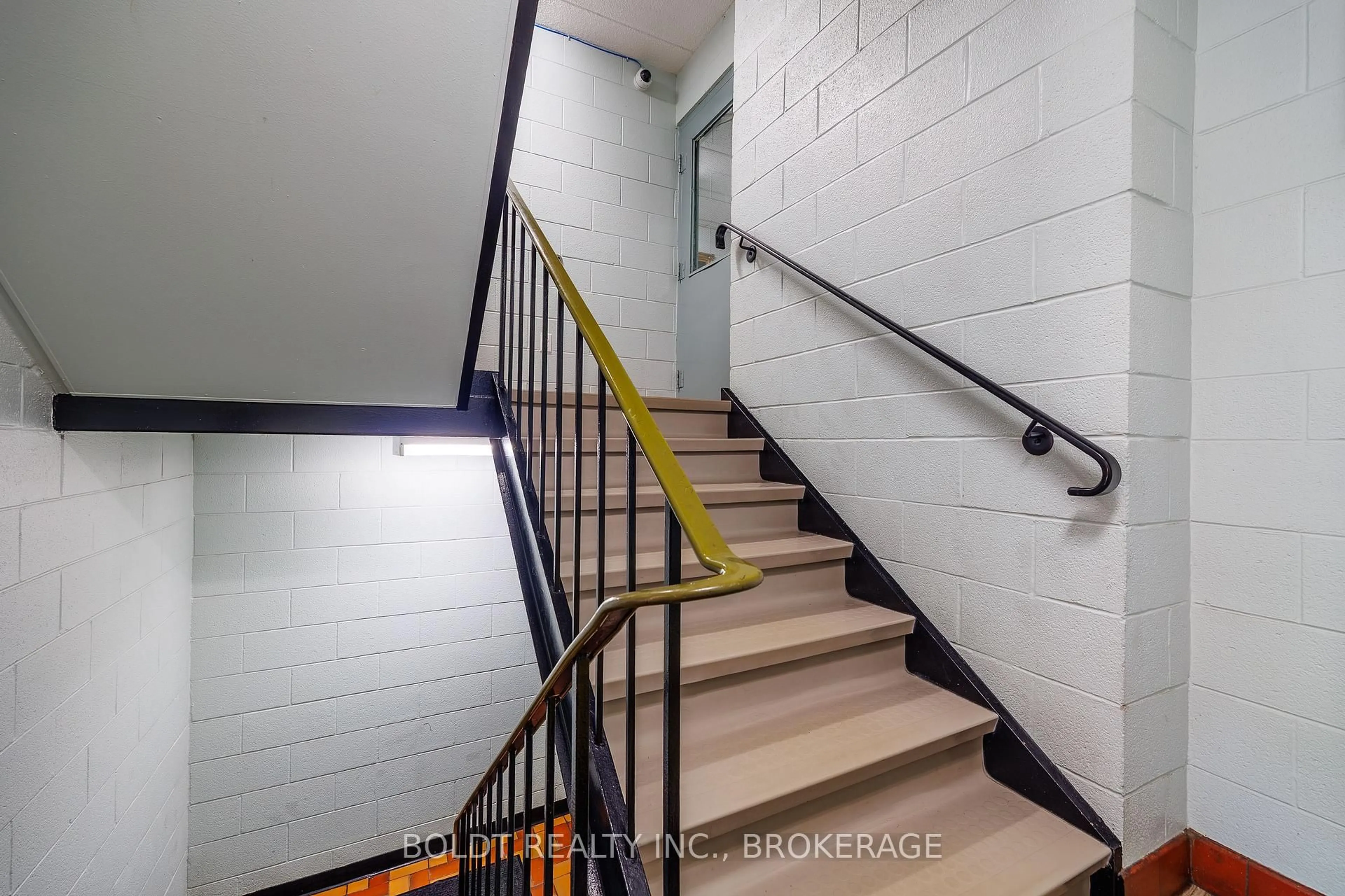 Stairs for 6 Westlake Lane #210, St. Catharines Ontario L2N 5S3
