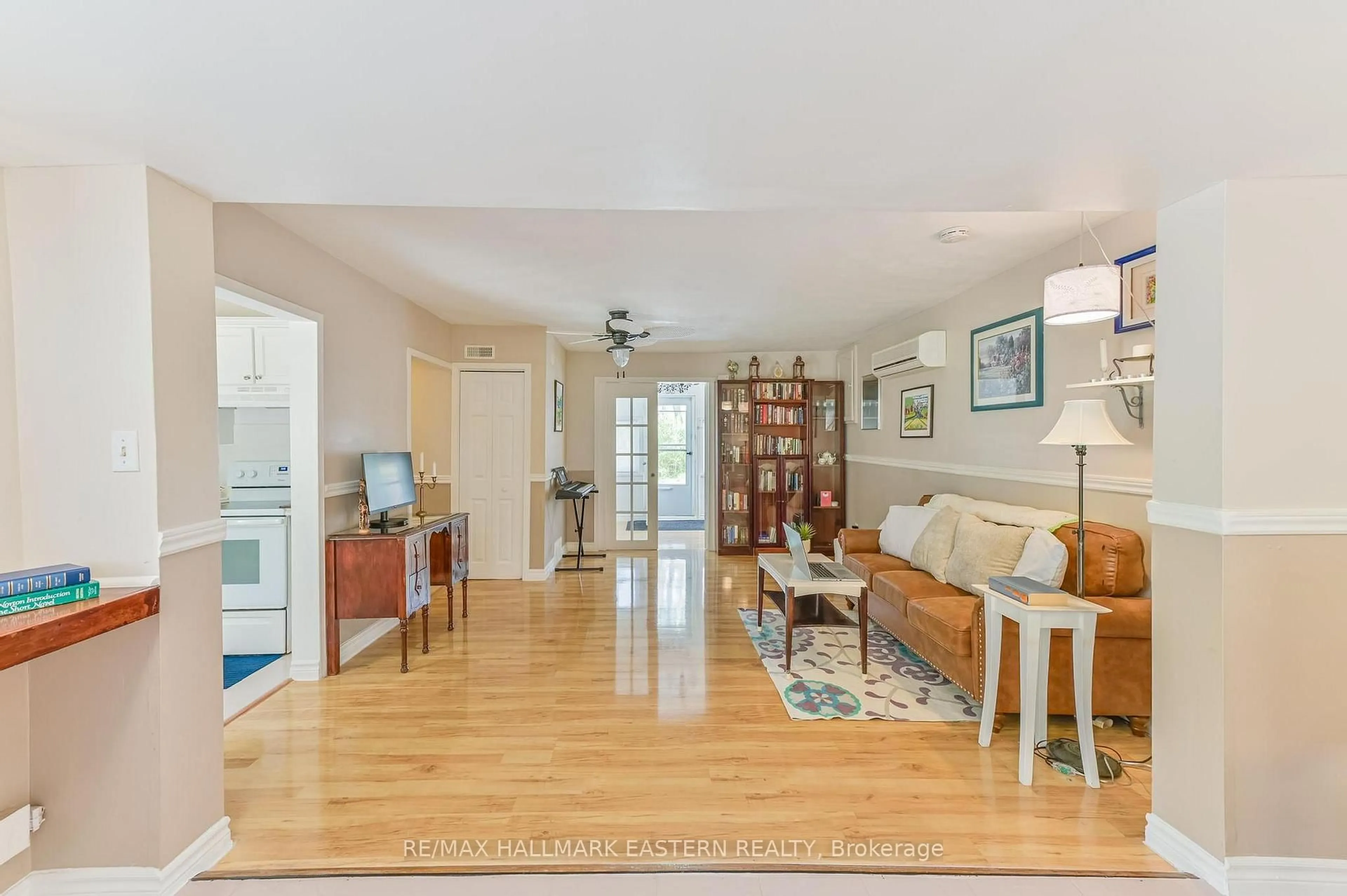 Living room with furniture, unknown for 7069 Waverly St, Hamilton Township Ontario K9A 4K1