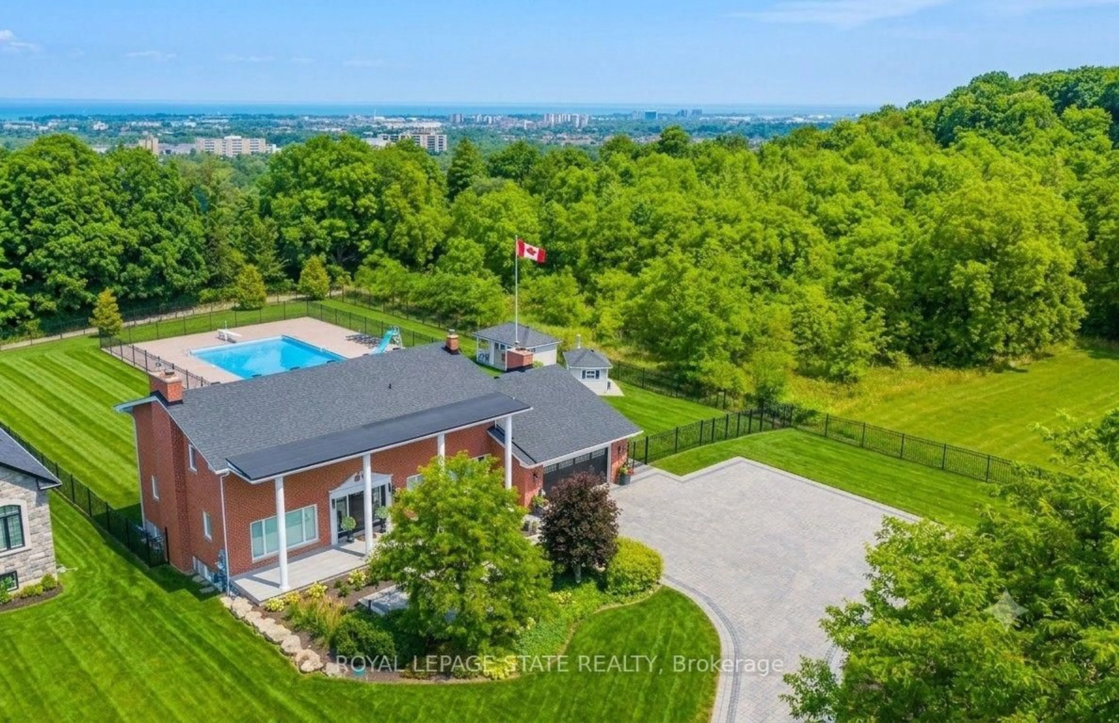 A pic from outside/outdoor area/front of a property/back of a property/a pic from drone, water/lake/river/ocean view for 10 Azalea Crt, Hamilton Ontario L8J 1K4