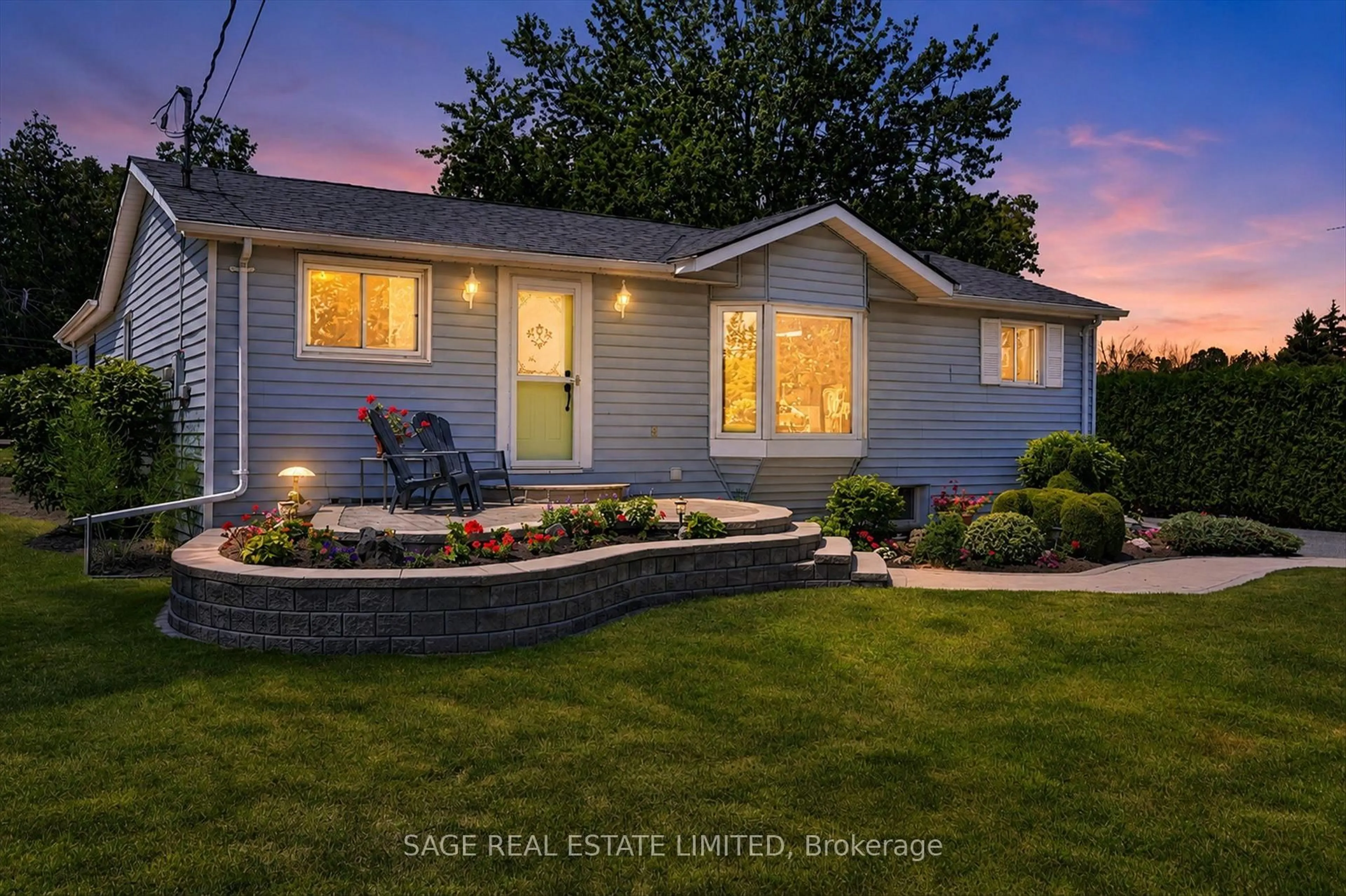 Home with vinyl exterior material, street for 39 Riverside Dr, Kawartha Lakes Ontario K9V 0H6
