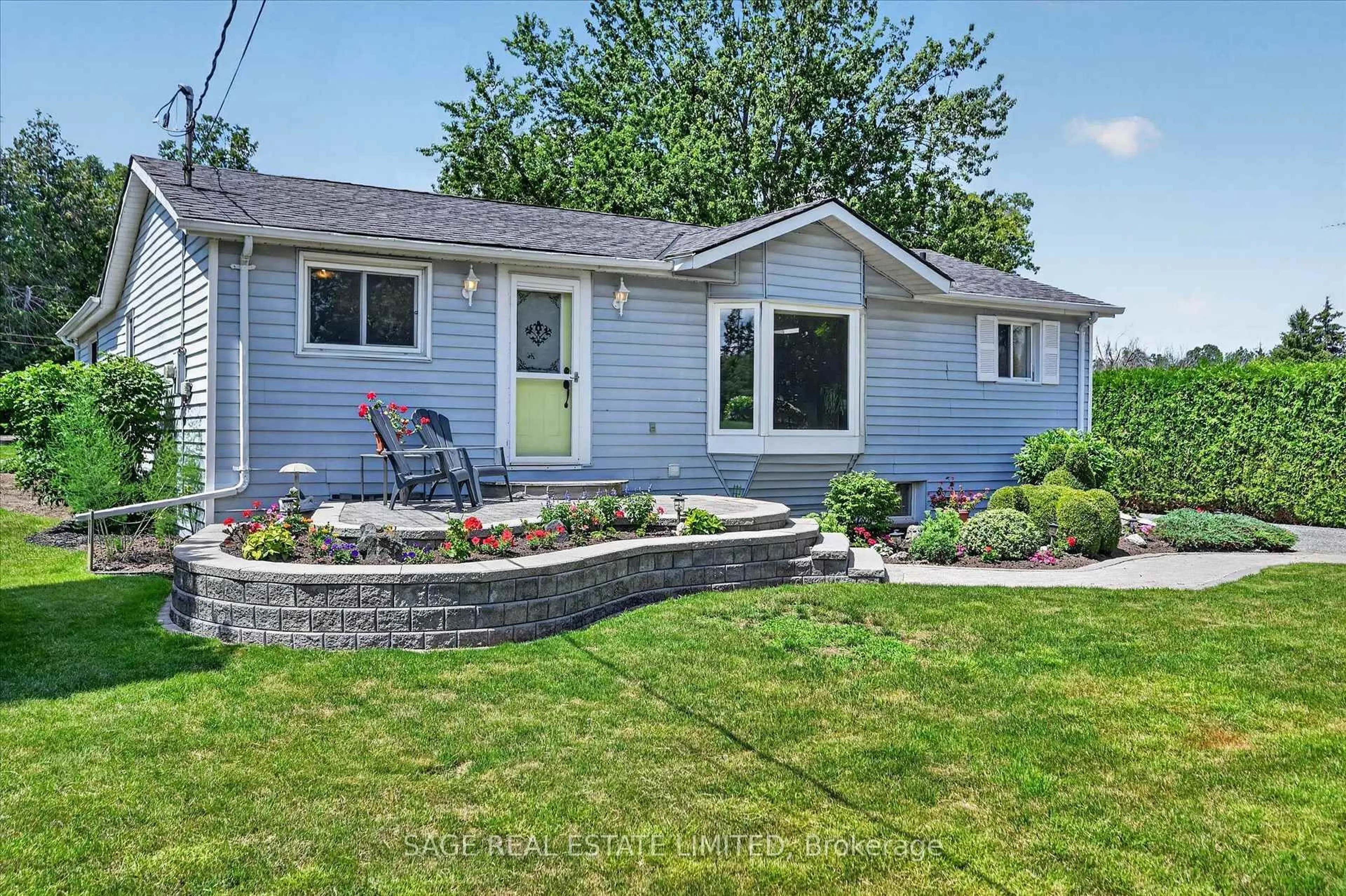Home with vinyl exterior material, street for 39 Riverside Dr, Kawartha Lakes Ontario K9V 0H6