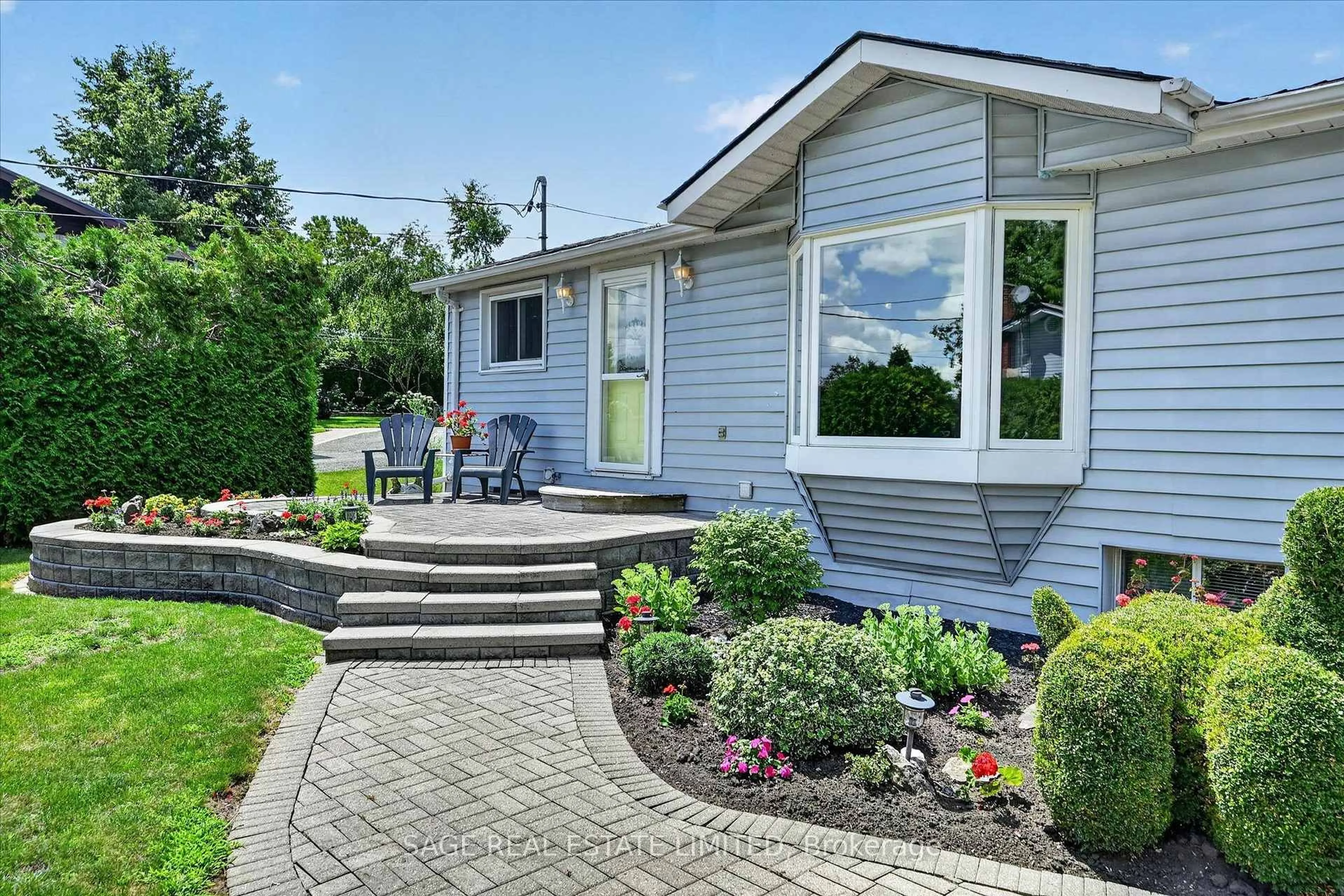 Home with vinyl exterior material, street for 39 Riverside Dr, Kawartha Lakes Ontario K9V 0H6