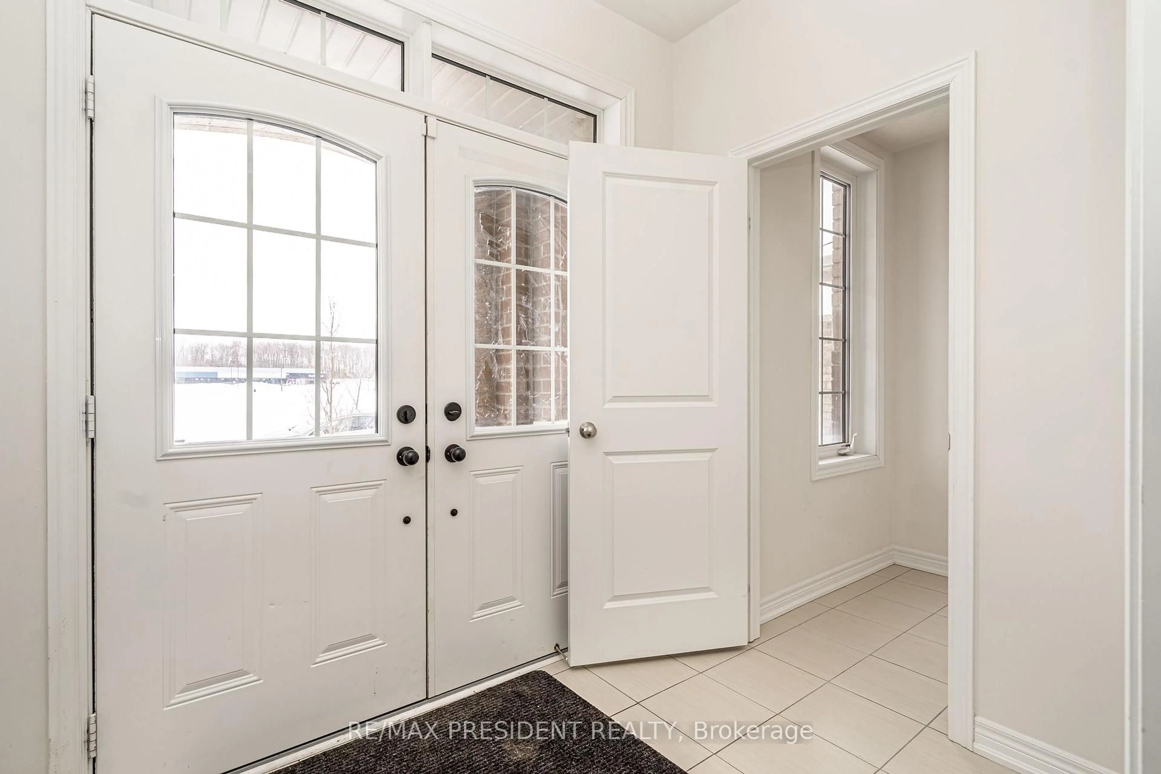 Indoor entryway for 663 ANISHINAABE Dr, Shelburne Ontario L9V 3Y5