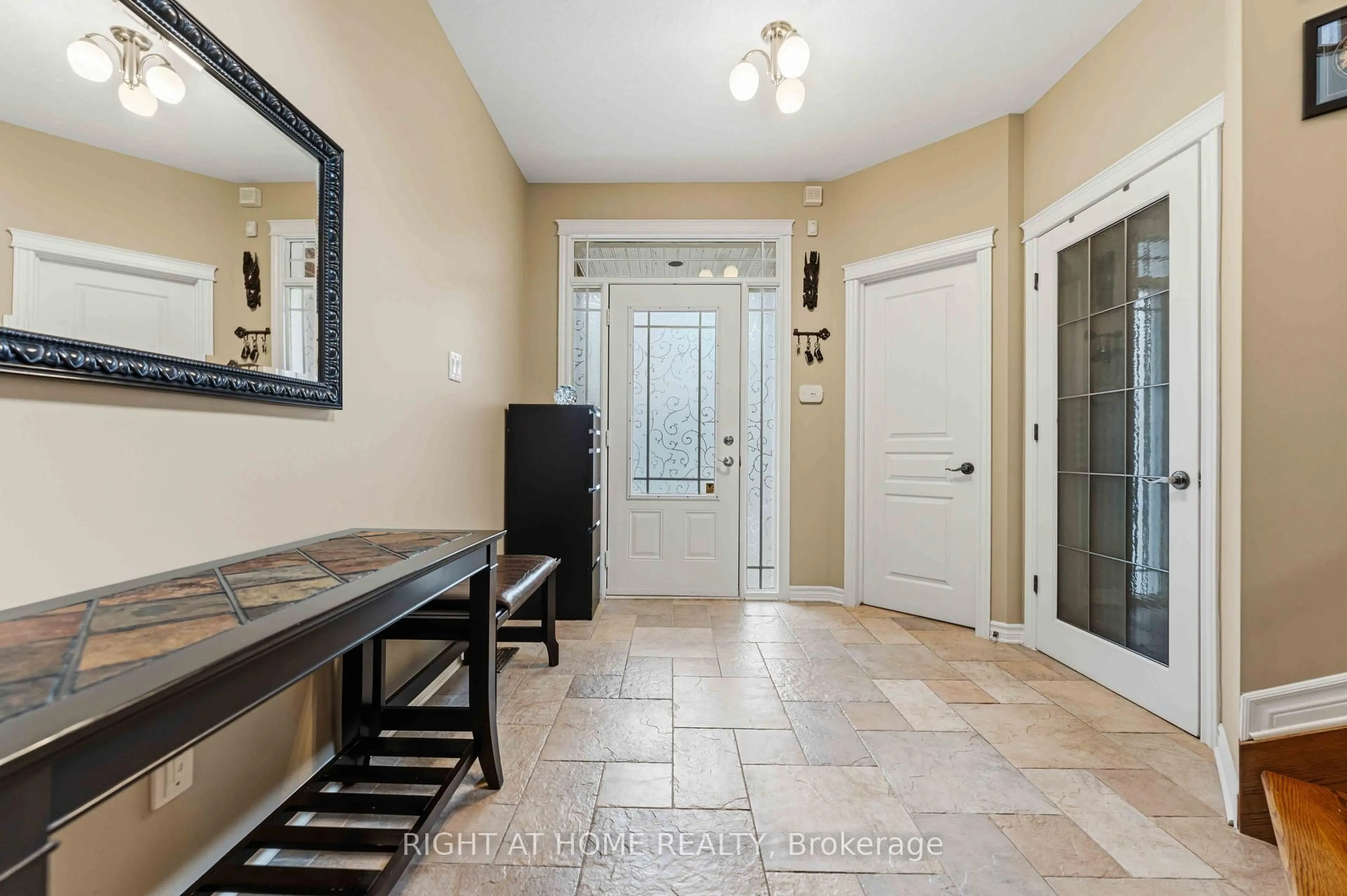 Indoor entryway for 250 Tofino Private, Kanata Ontario K2M 0B1