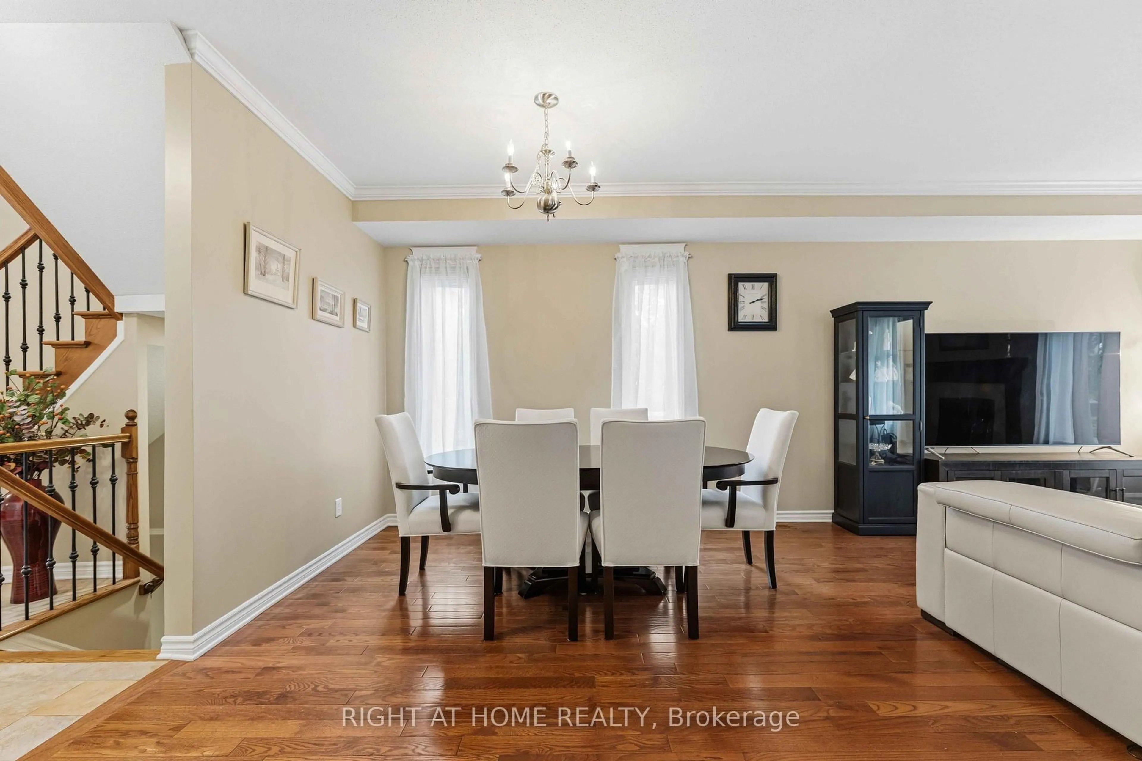 Dining room, wood/laminate floor for 250 Tofino Private, Kanata Ontario K2M 0B1