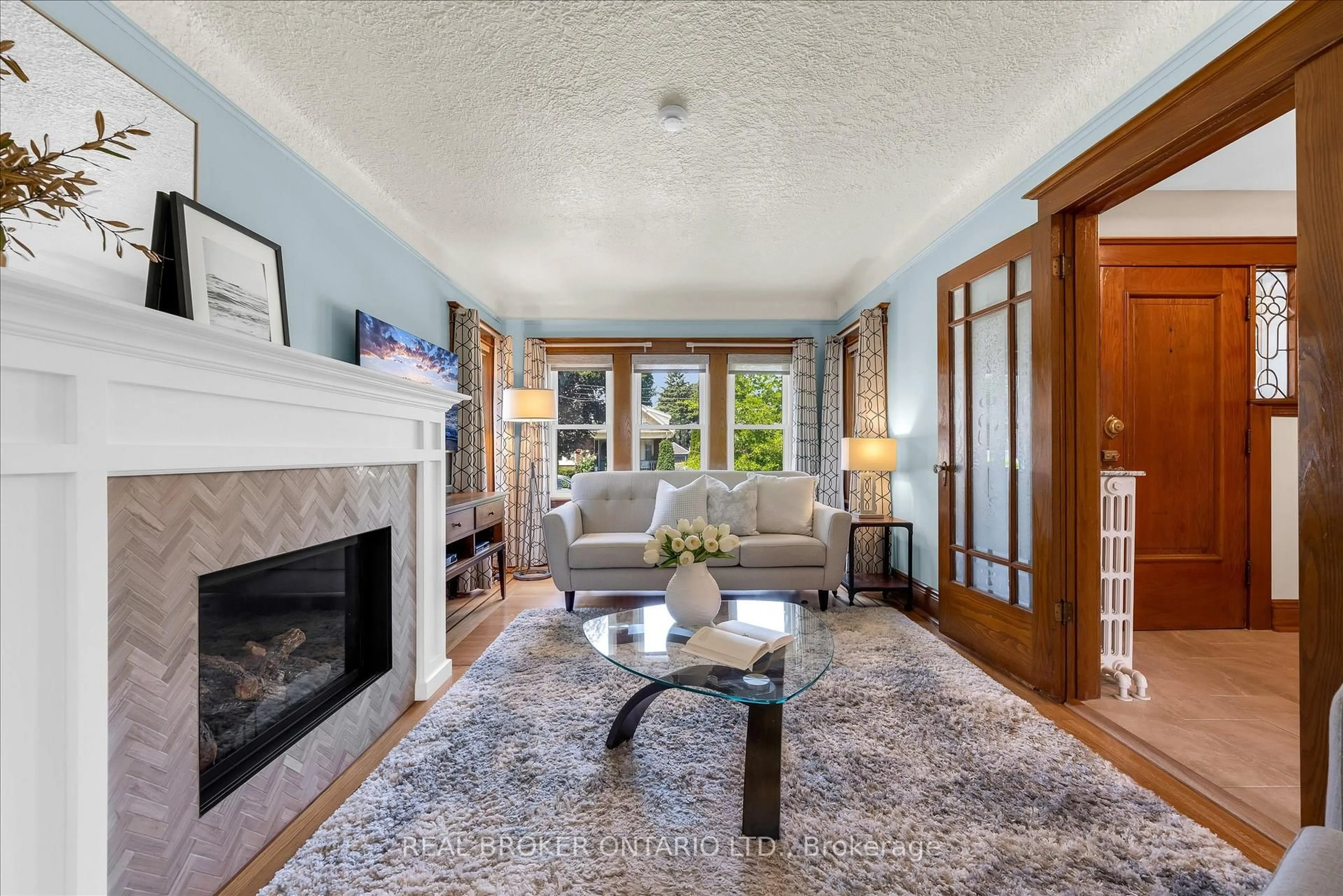 Living room with furniture, unknown for 99 Tuxedo Ave, Hamilton Ontario L8K 2R9