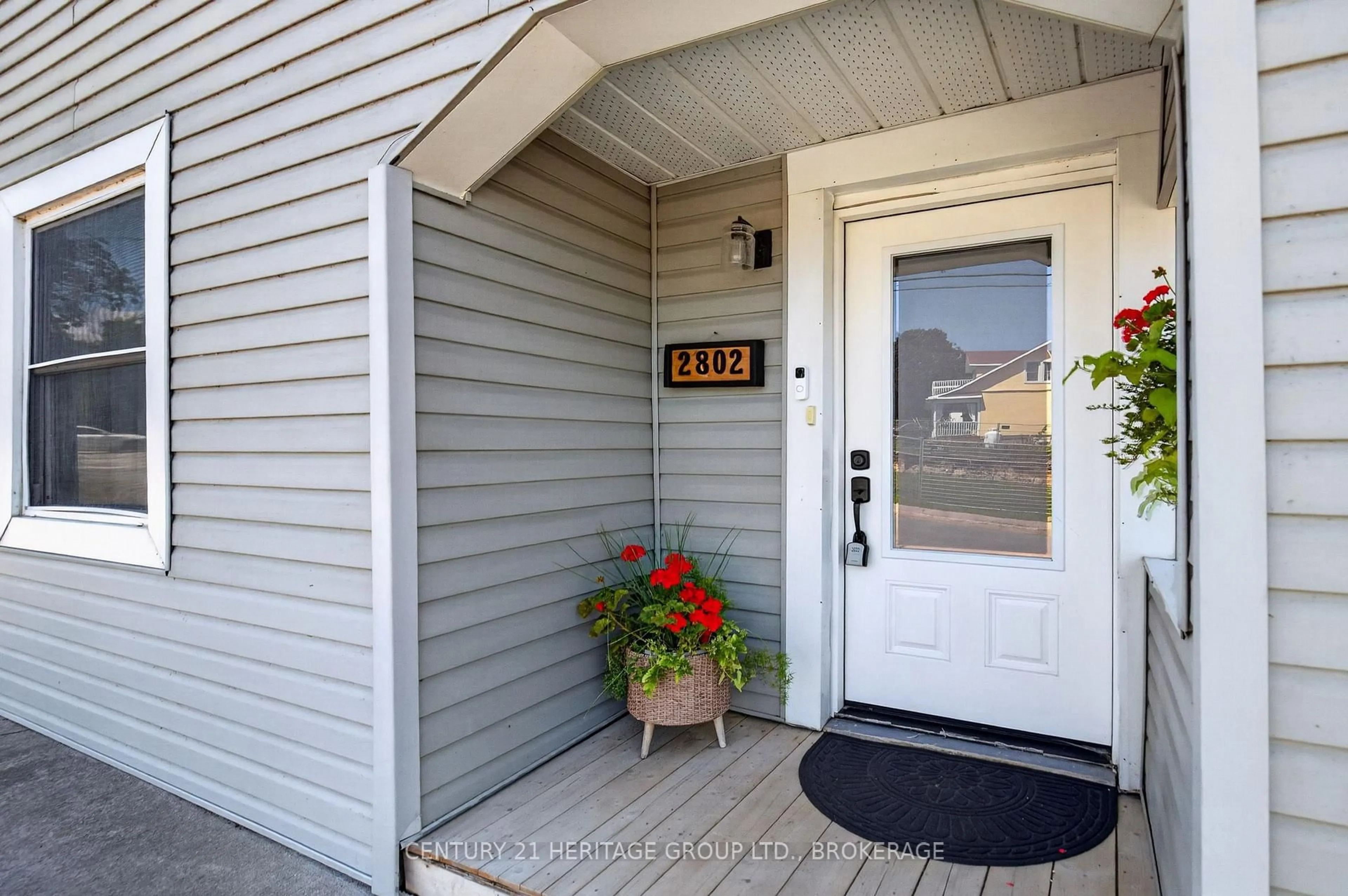 Indoor entryway for 2802 County Road 6 Rd, Yarker Ontario K0K 3N0