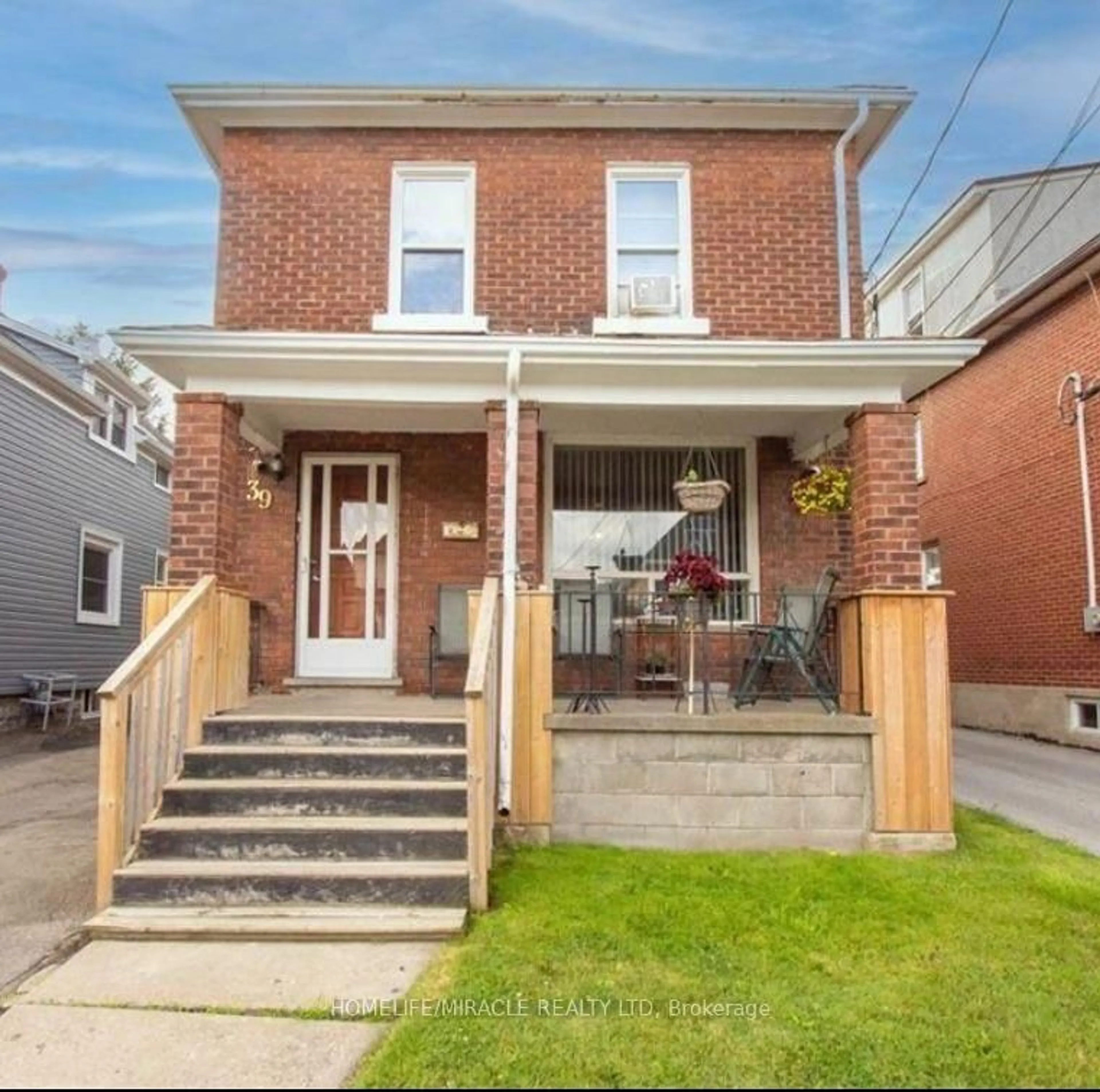 Home with brick exterior material, street for 39 Park Street Welland, Welland Ontario L3B 4M3