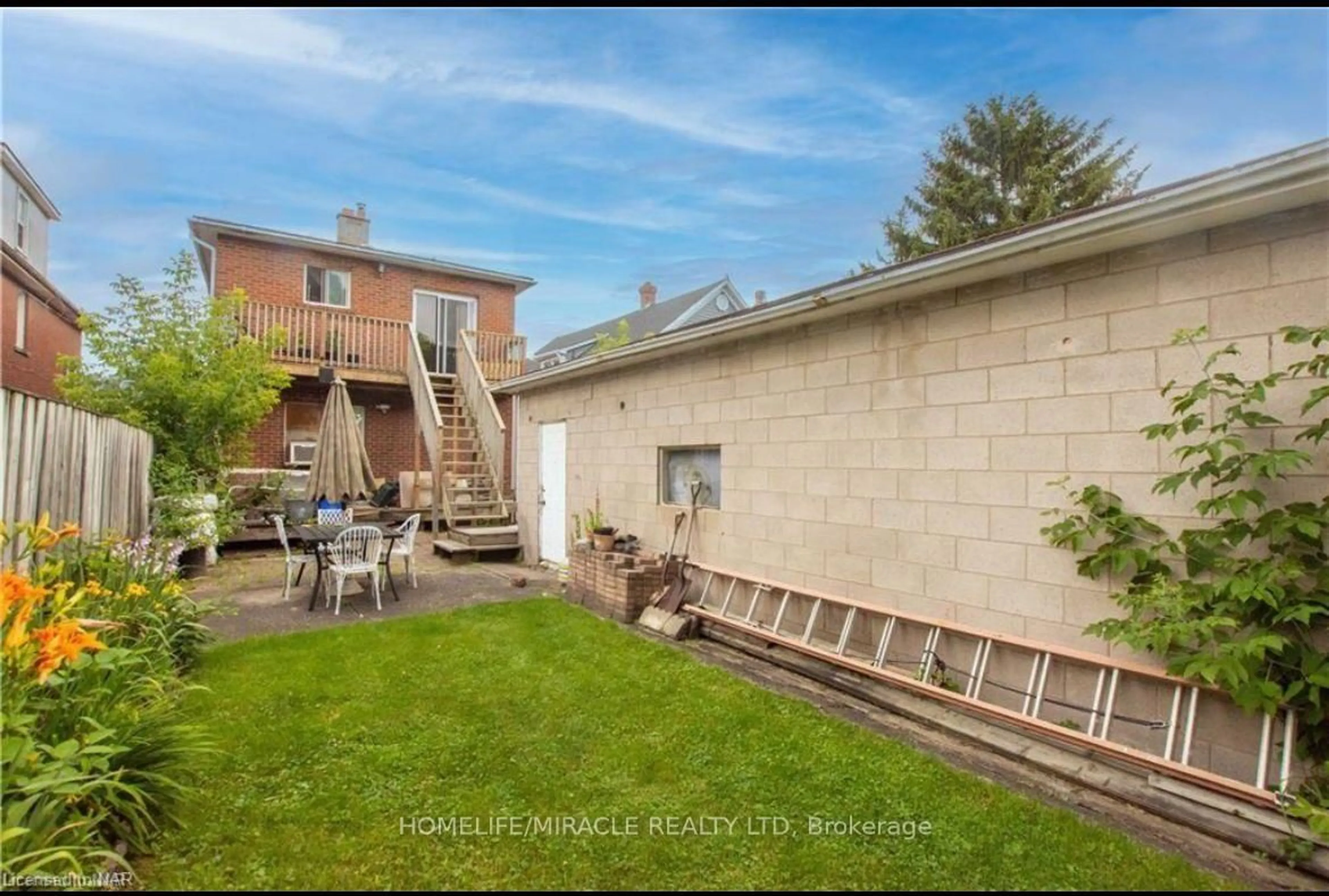 Patio, unknown for 39 Park Street Welland, Welland Ontario L3B 4M3