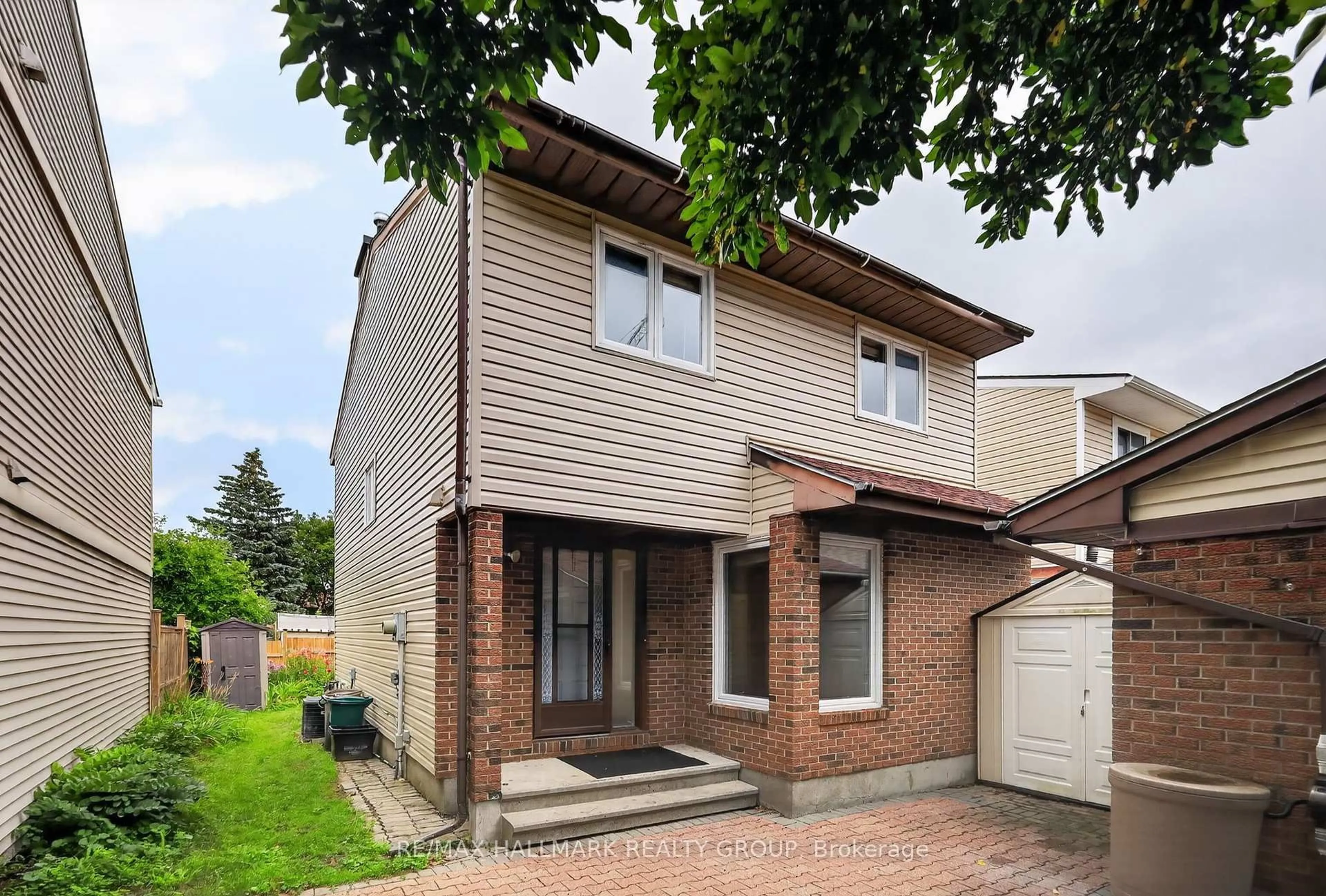 Home with brick exterior material, street for 704 Malibu Terr, Ottawa Ontario K2C 3T8
