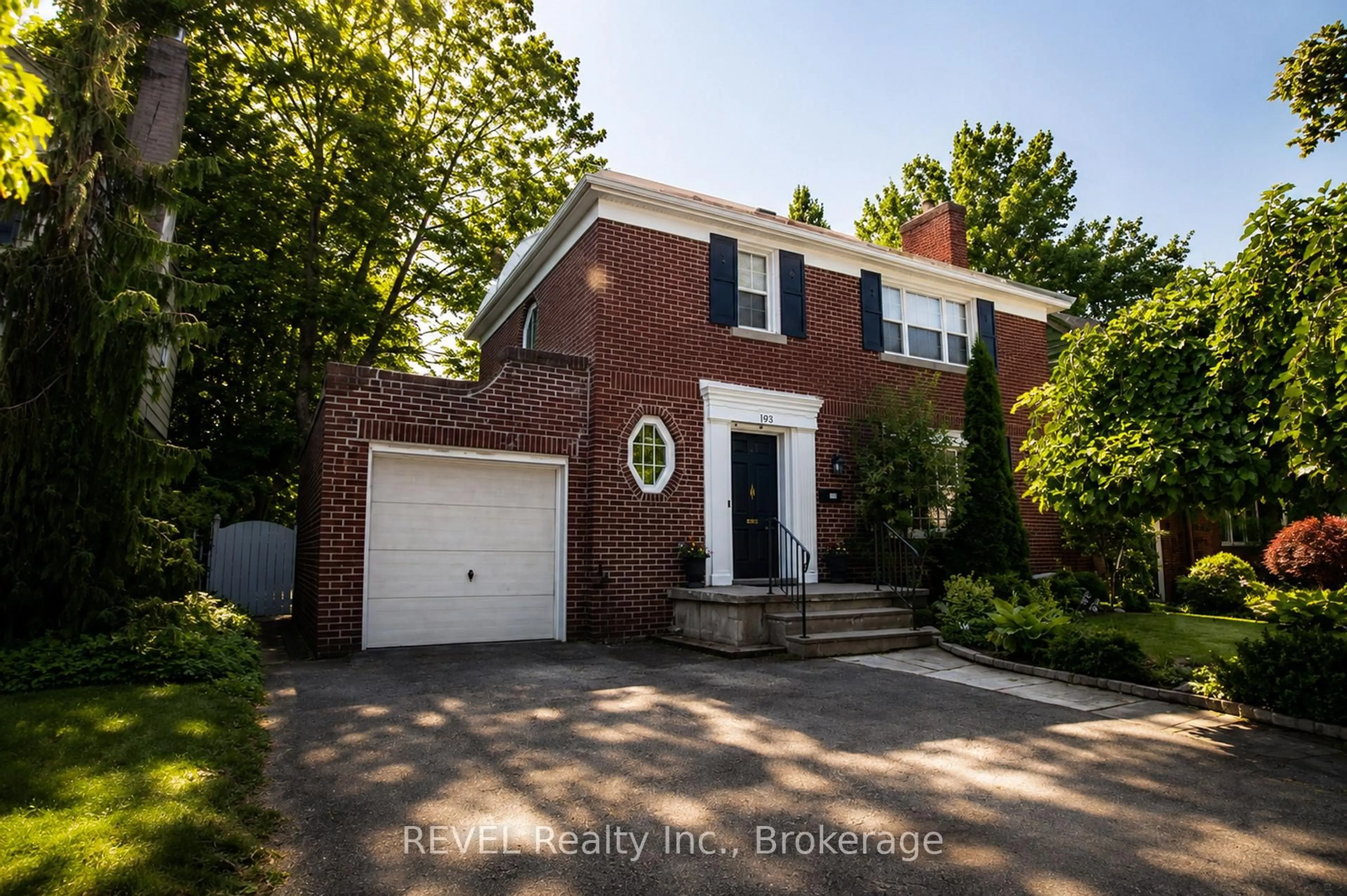 Home with brick exterior material, street for 193 ONTARIO St, St. Catharines Ontario L2R 5K8