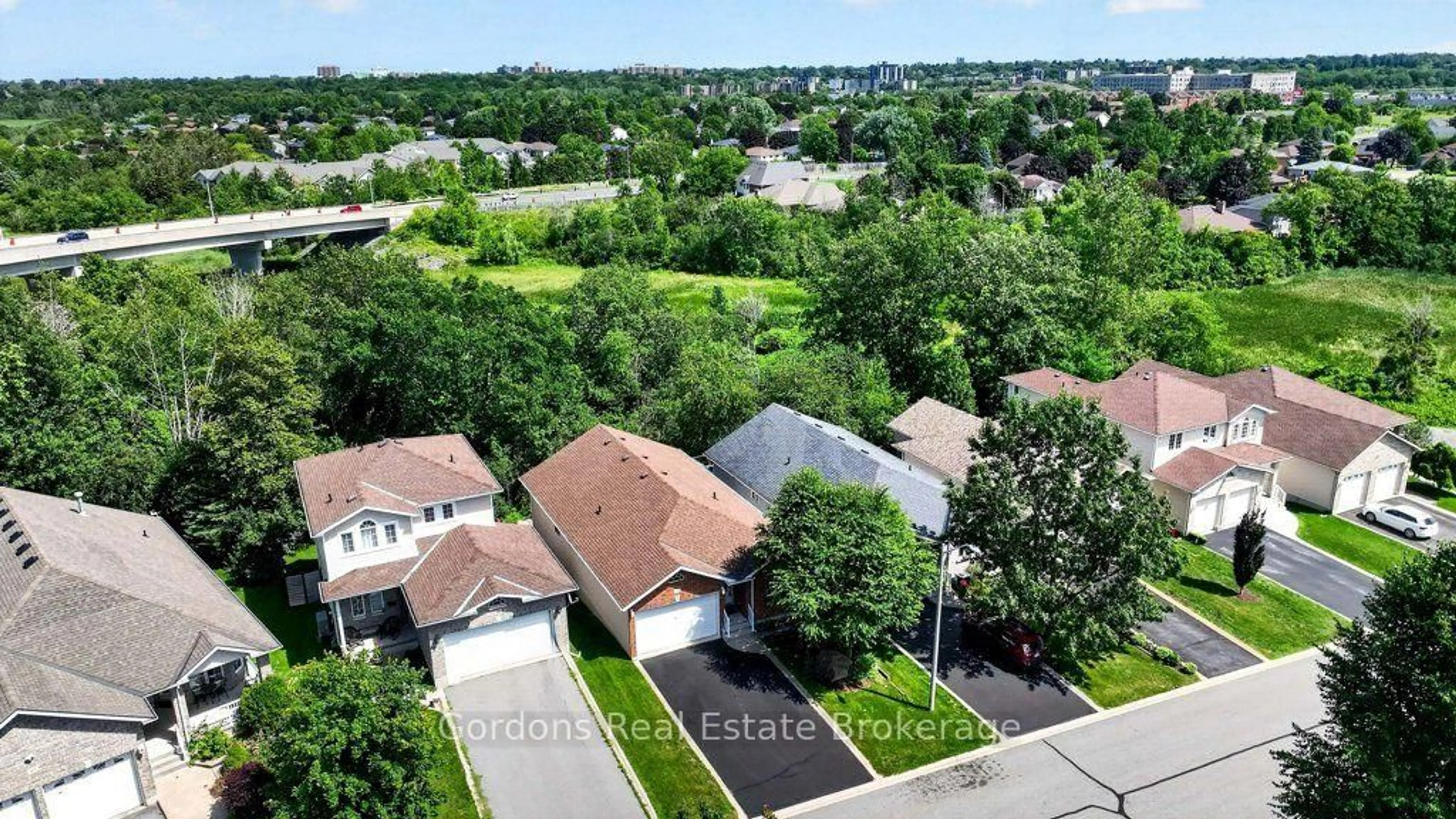 A pic from outside/outdoor area/front of a property/back of a property/a pic from drone, street for 633 Melrose St, Kingston Ontario K7M 9G8