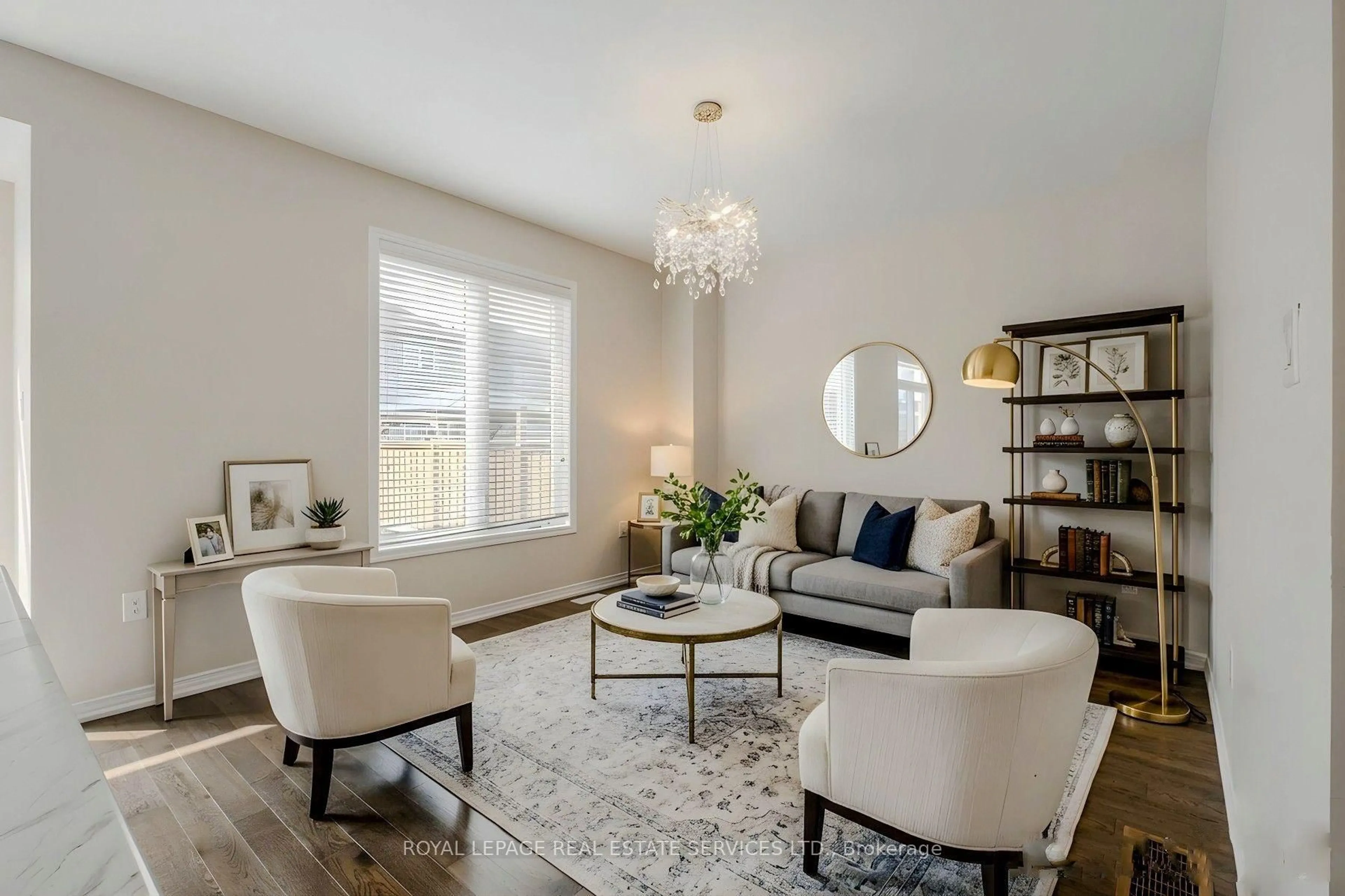 Living room with furniture, unknown for 152 Munro Circ, Brantford Ontario N3T 5L5