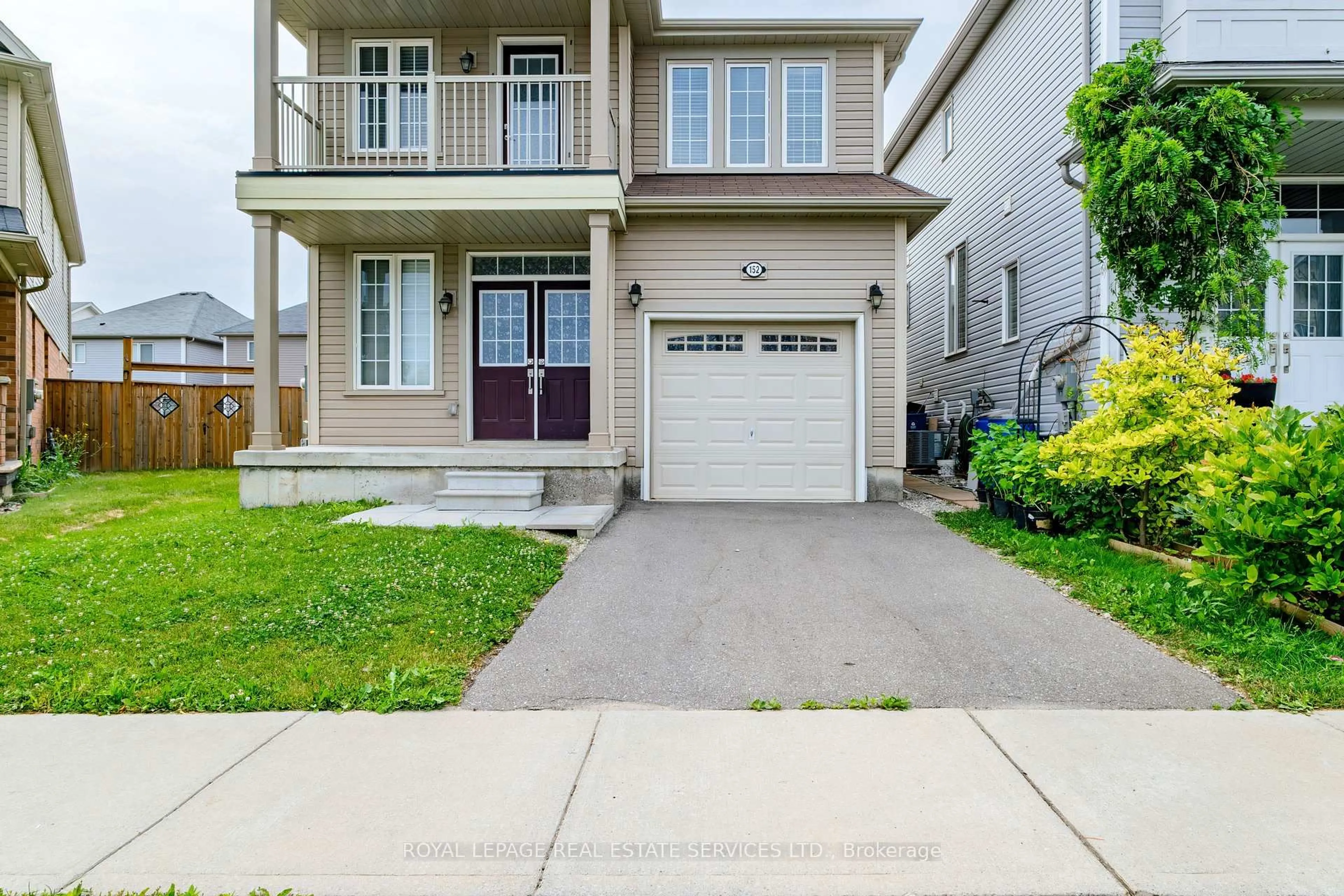 A pic from outside/outdoor area/front of a property/back of a property/a pic from drone, street for 152 Munro Circ, Brantford Ontario N3T 5L5