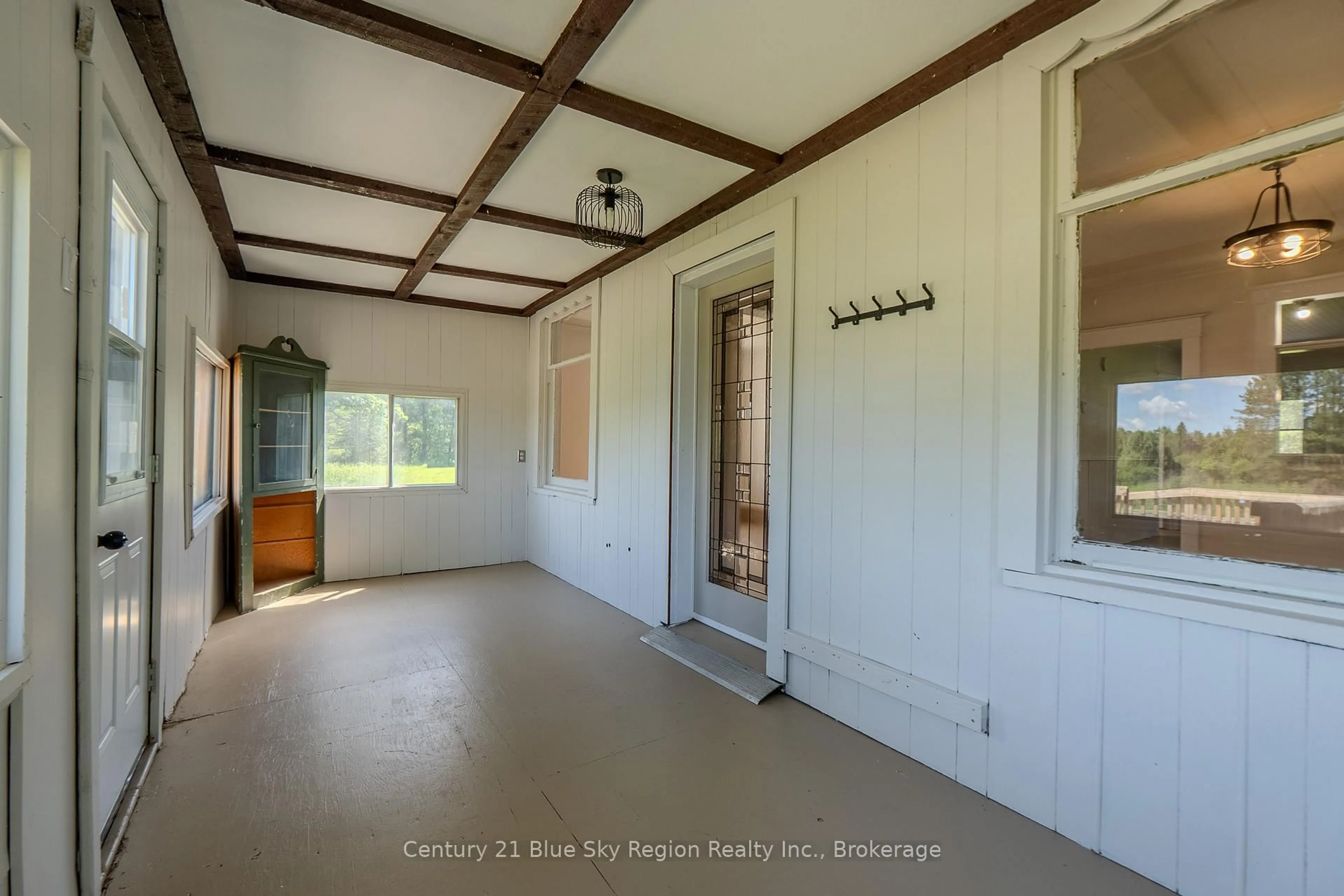 Indoor entryway for 2 Desaulniers Rd, West Nipissing Ontario P0H 1M0