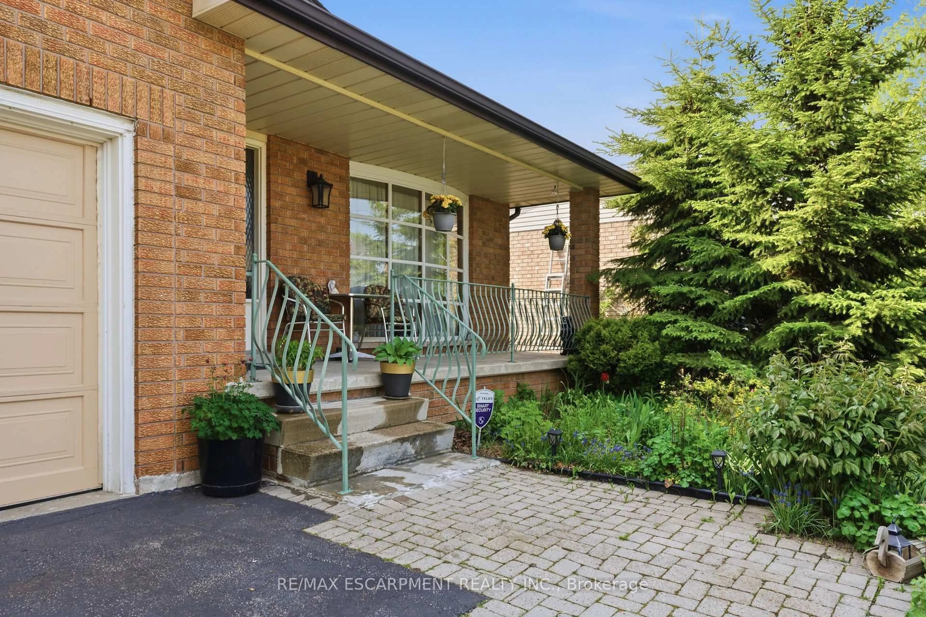 Home with brick exterior material, street for 115 FIRST Rd, Hamilton Ontario L8J 2S6
