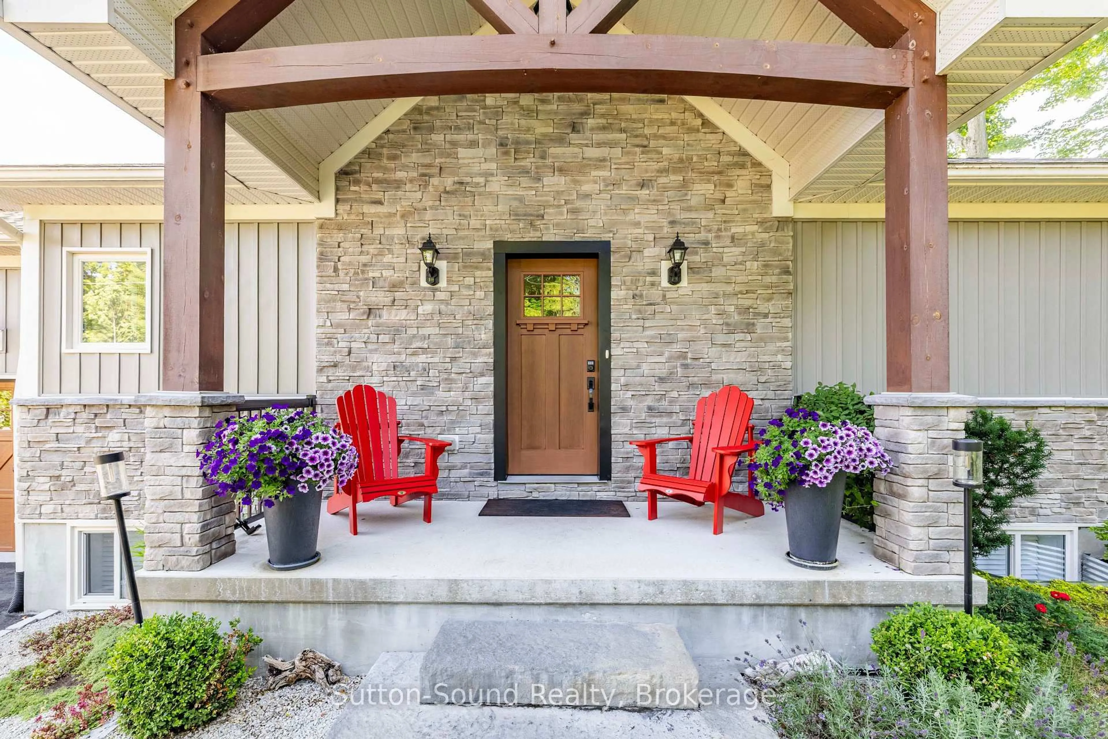 Indoor entryway for 90 Graham Cres, South Bruce Peninsula Ontario N0H 2G0