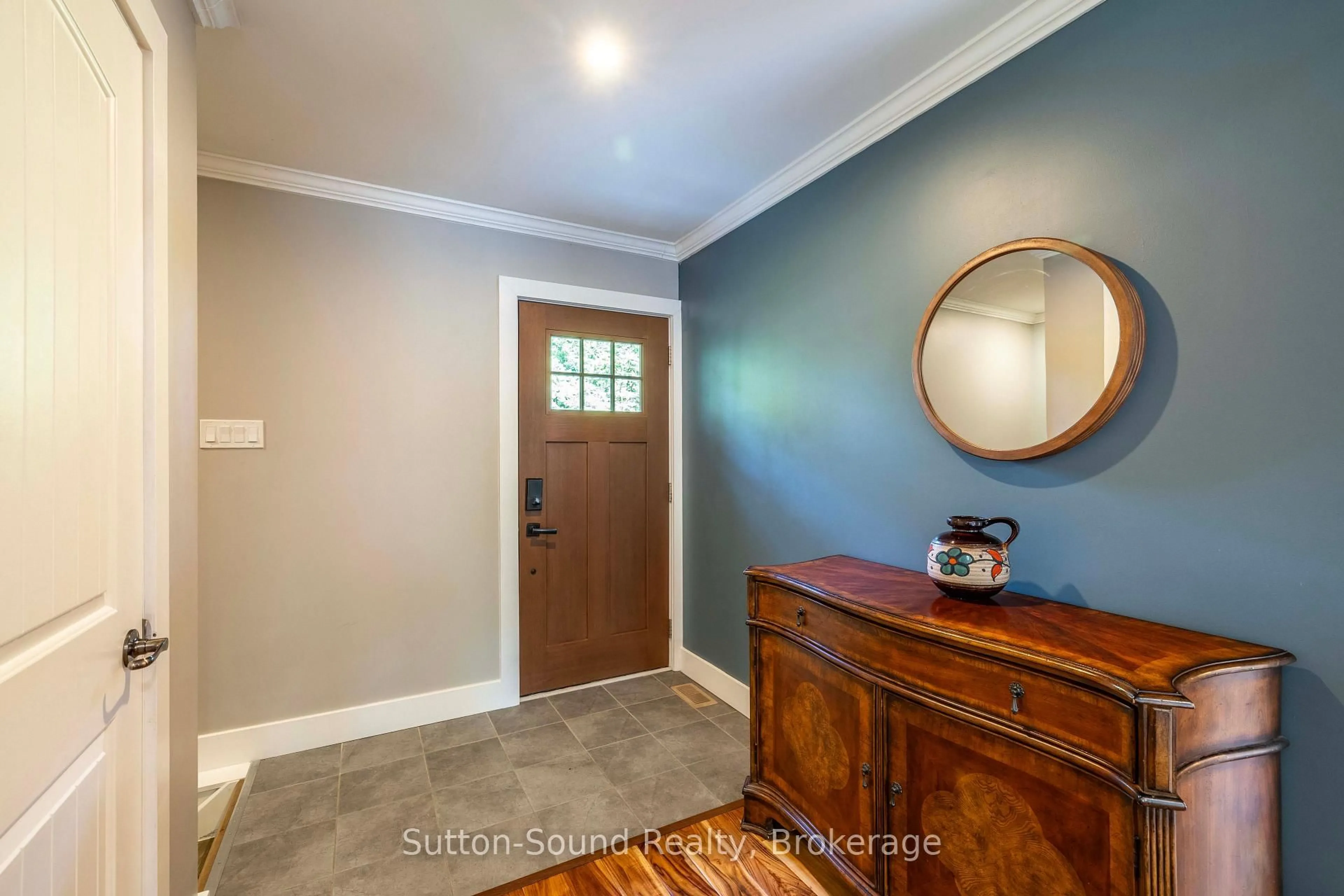 Indoor entryway for 90 Graham Cres, South Bruce Peninsula Ontario N0H 2G0