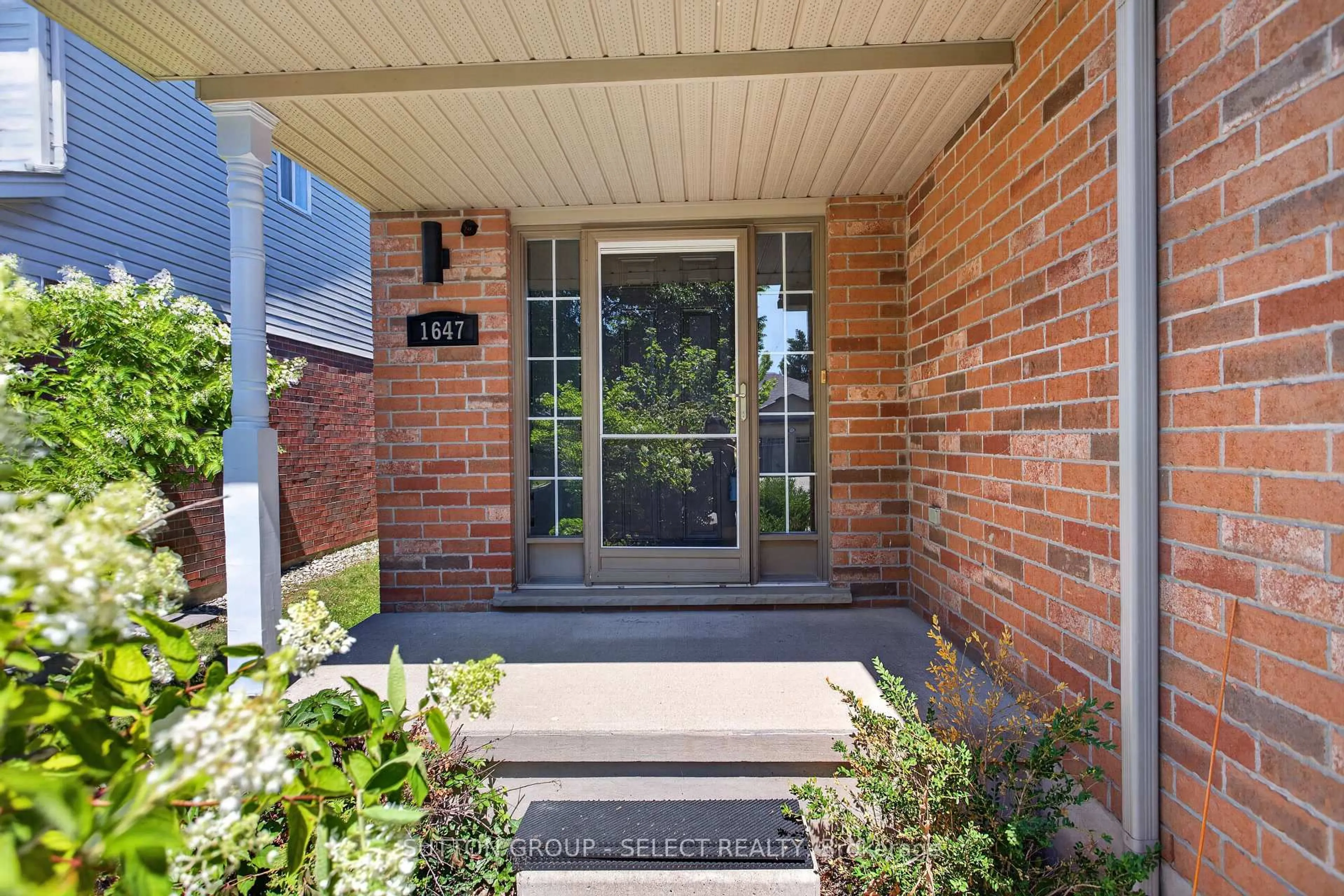 Unknown for 1647 Bayswater Cres, London North Ontario N6G 5N7