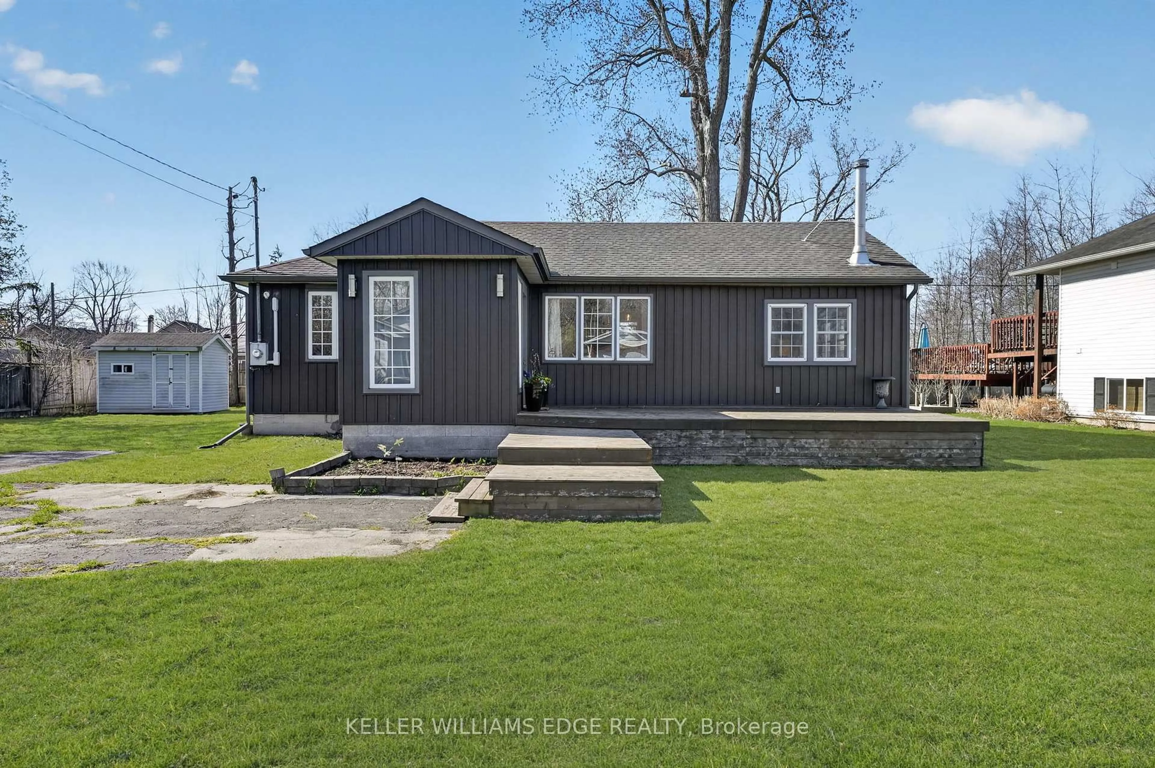 A pic from outside/outdoor area/front of a property/back of a property/a pic from drone, street for 3149 Jewell Ave, Fort Erie Ontario L0S 1N0
