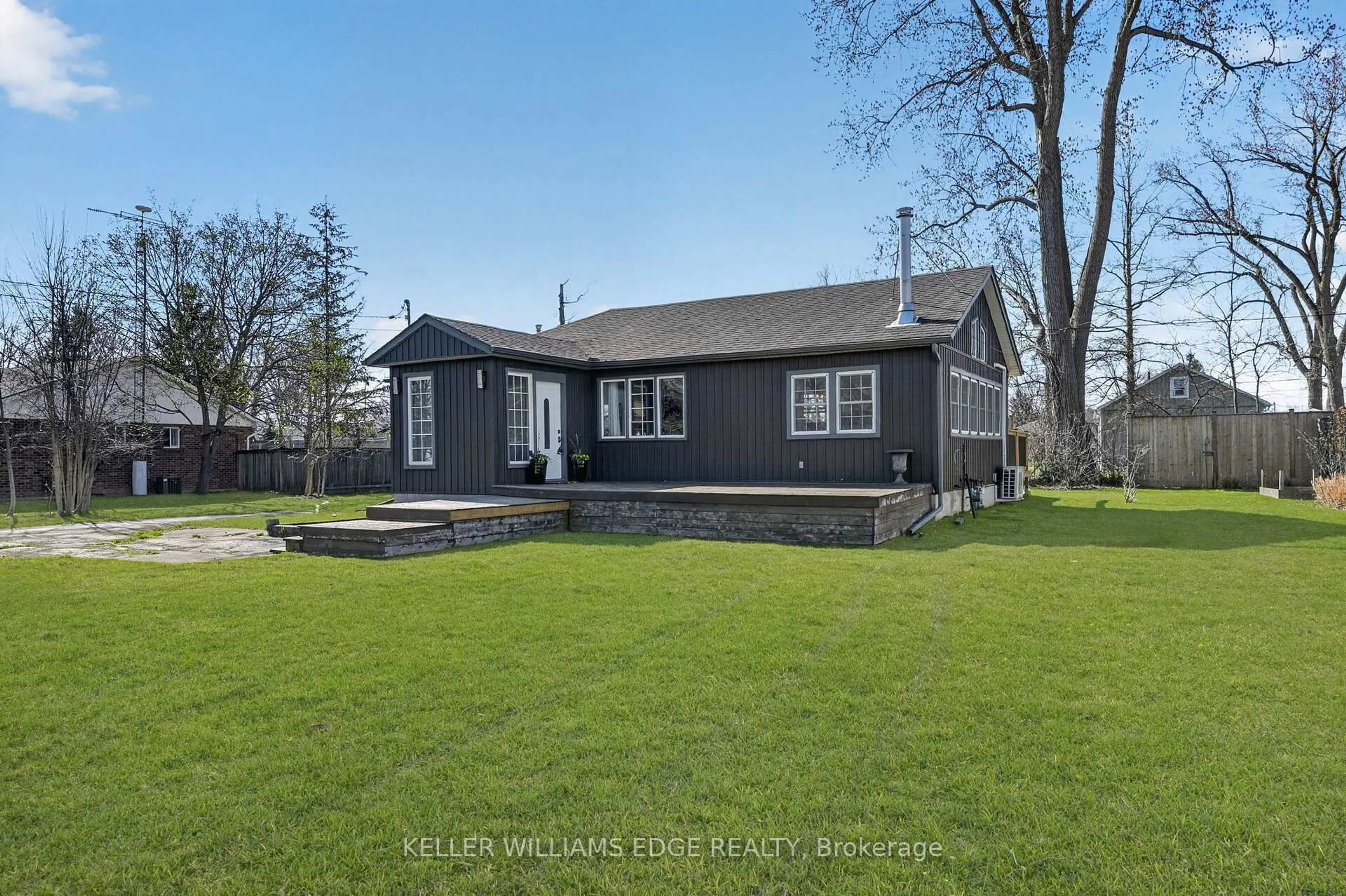 A pic from outside/outdoor area/front of a property/back of a property/a pic from drone, street for 3149 Jewell Ave, Fort Erie Ontario L0S 1N0