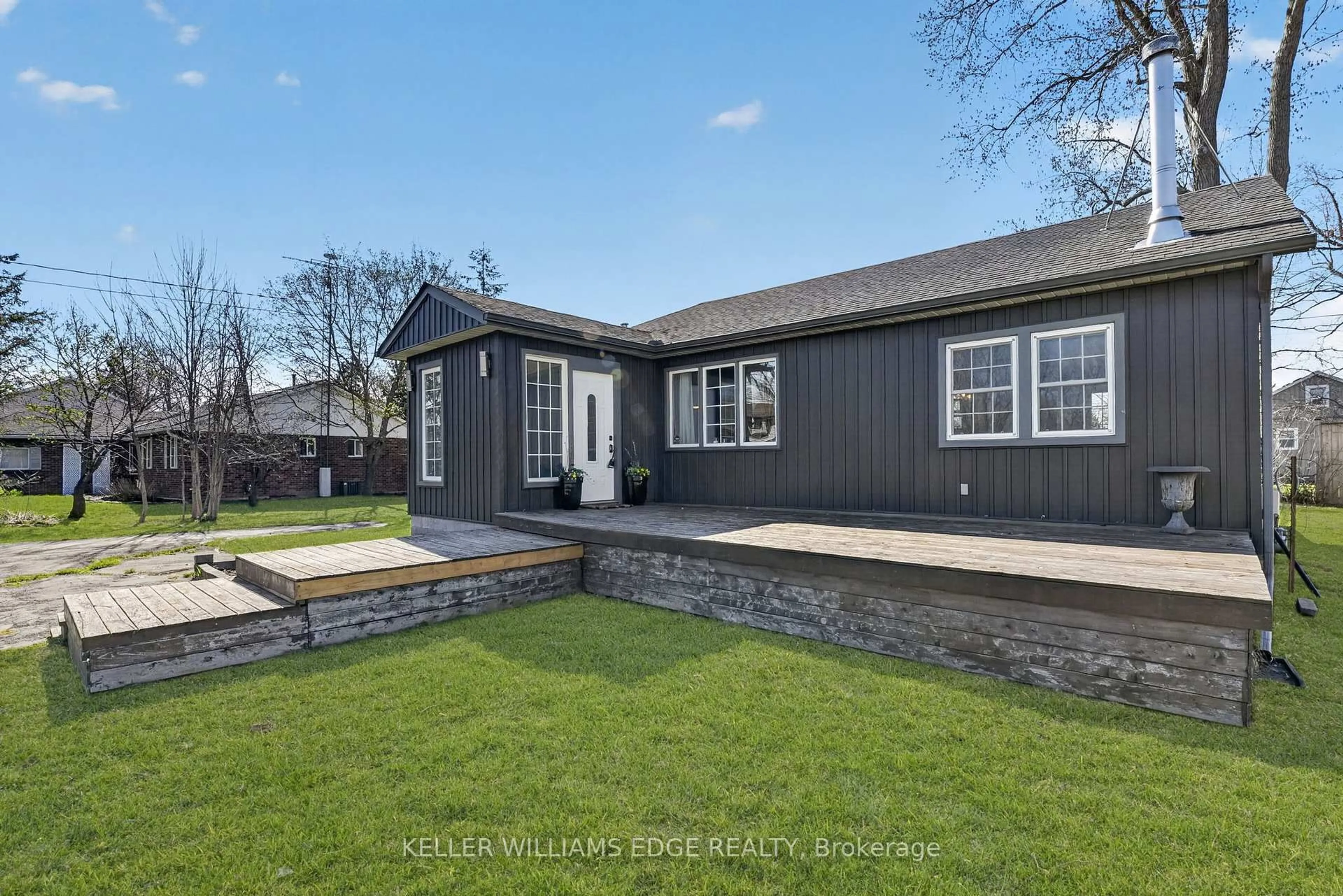 A pic from outside/outdoor area/front of a property/back of a property/a pic from drone, street for 3149 Jewell Ave, Fort Erie Ontario L0S 1N0