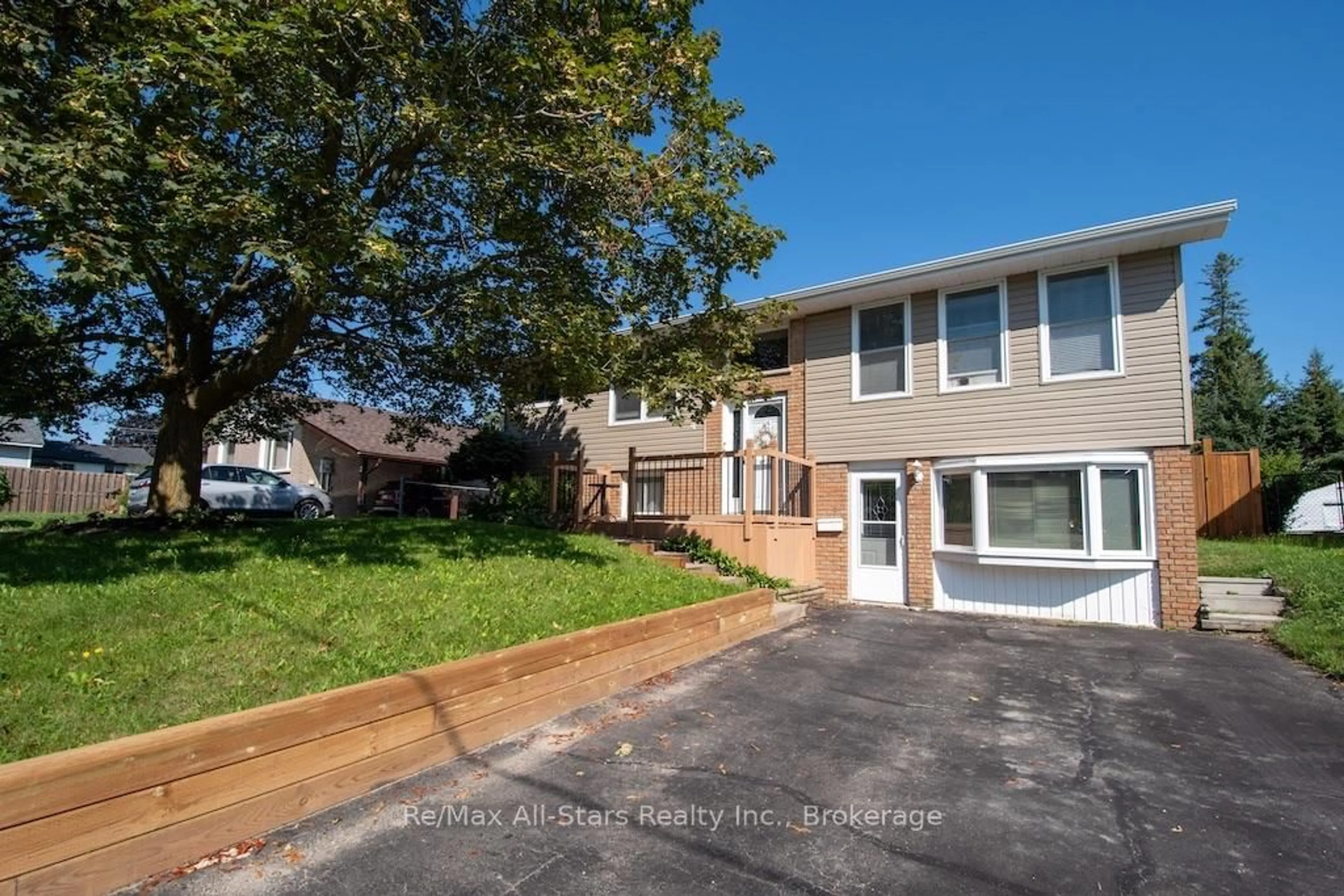 A pic from outside/outdoor area/front of a property/back of a property/a pic from drone, street for 4 Daniel Crt, Kawartha Lakes Ontario K9V 4Z9