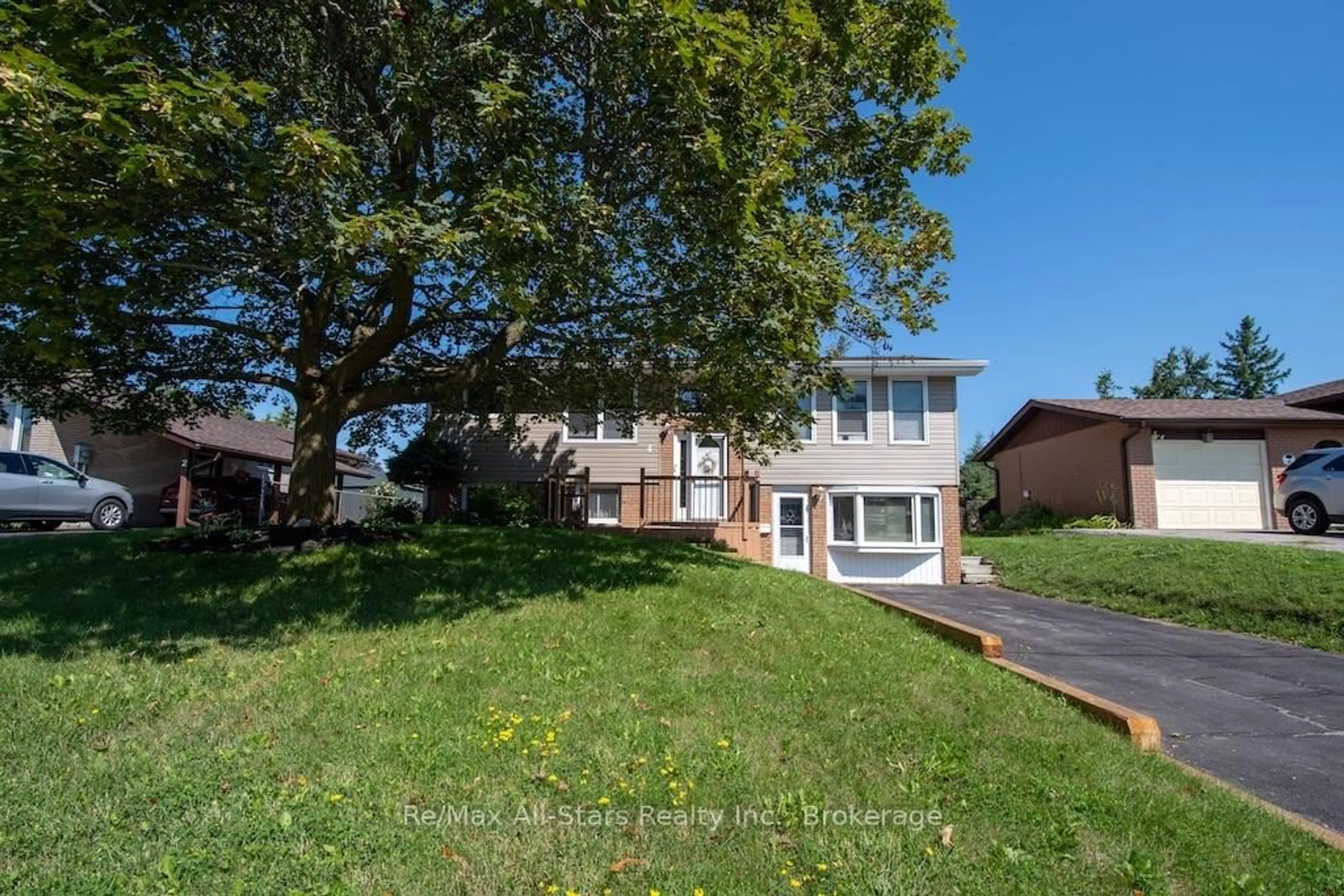 A pic from outside/outdoor area/front of a property/back of a property/a pic from drone, street for 4 Daniel Crt, Kawartha Lakes Ontario K9V 4Z9