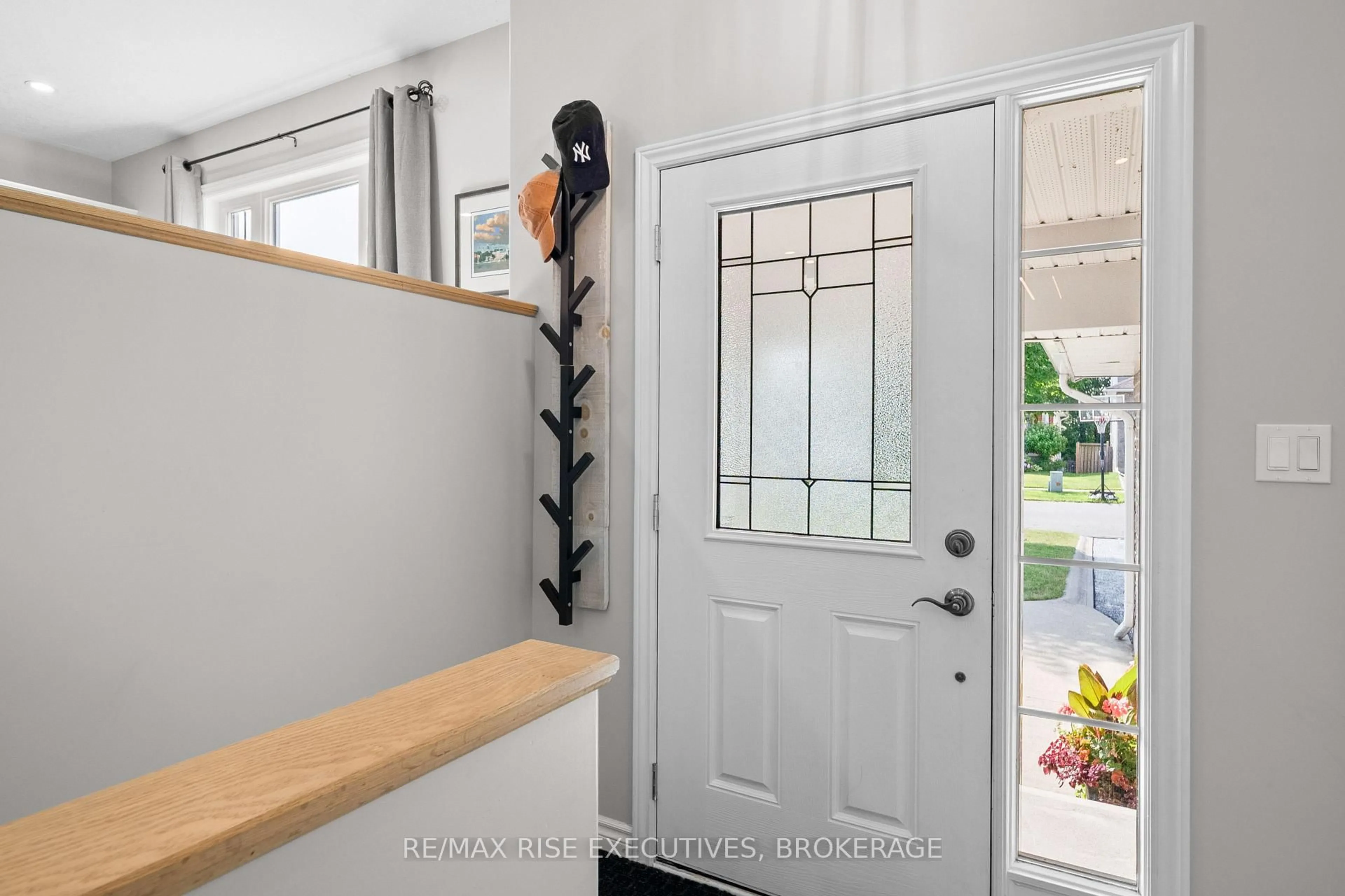 Indoor entryway for 184 MacDougall Dr, Loyalist Ontario K7N 1Y8