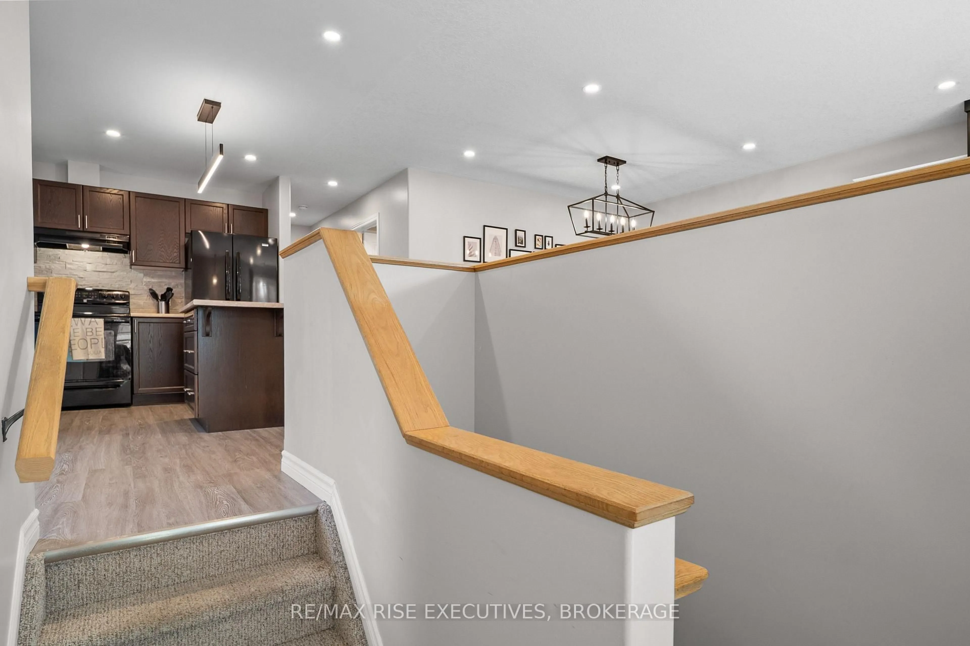 Indoor foyer for 184 MacDougall Dr, Loyalist Ontario K7N 1Y8