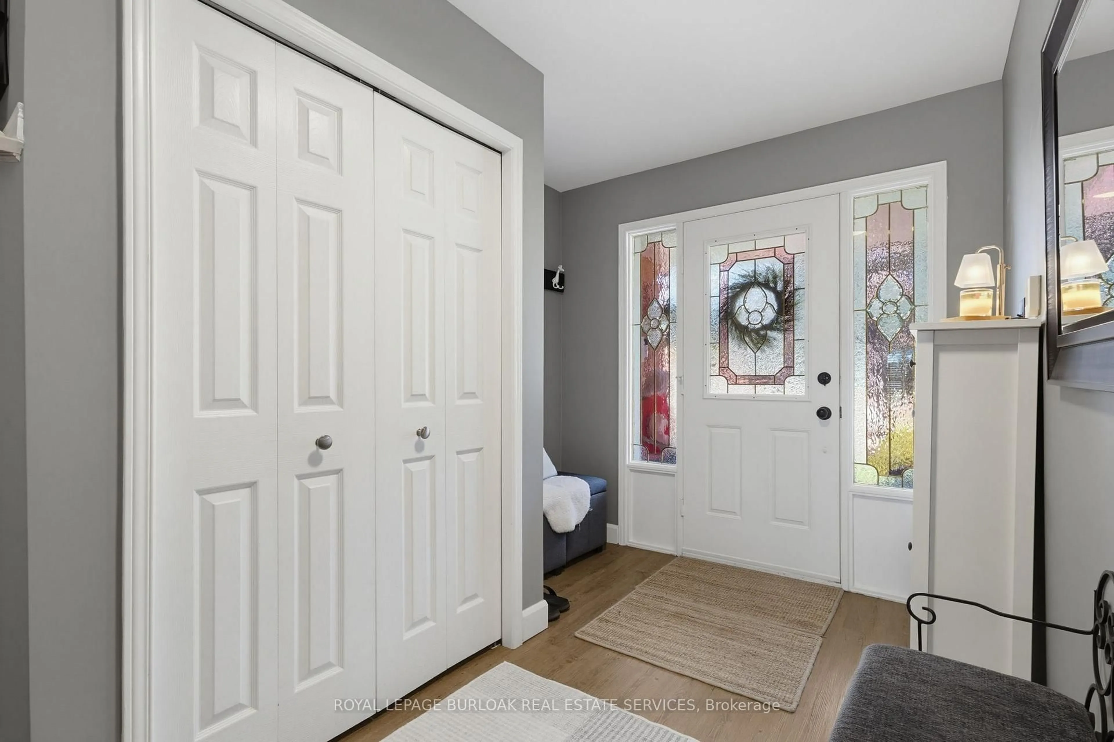 Indoor entryway for 46 Chelsea Cres, Hamilton Ontario L8E 5R7