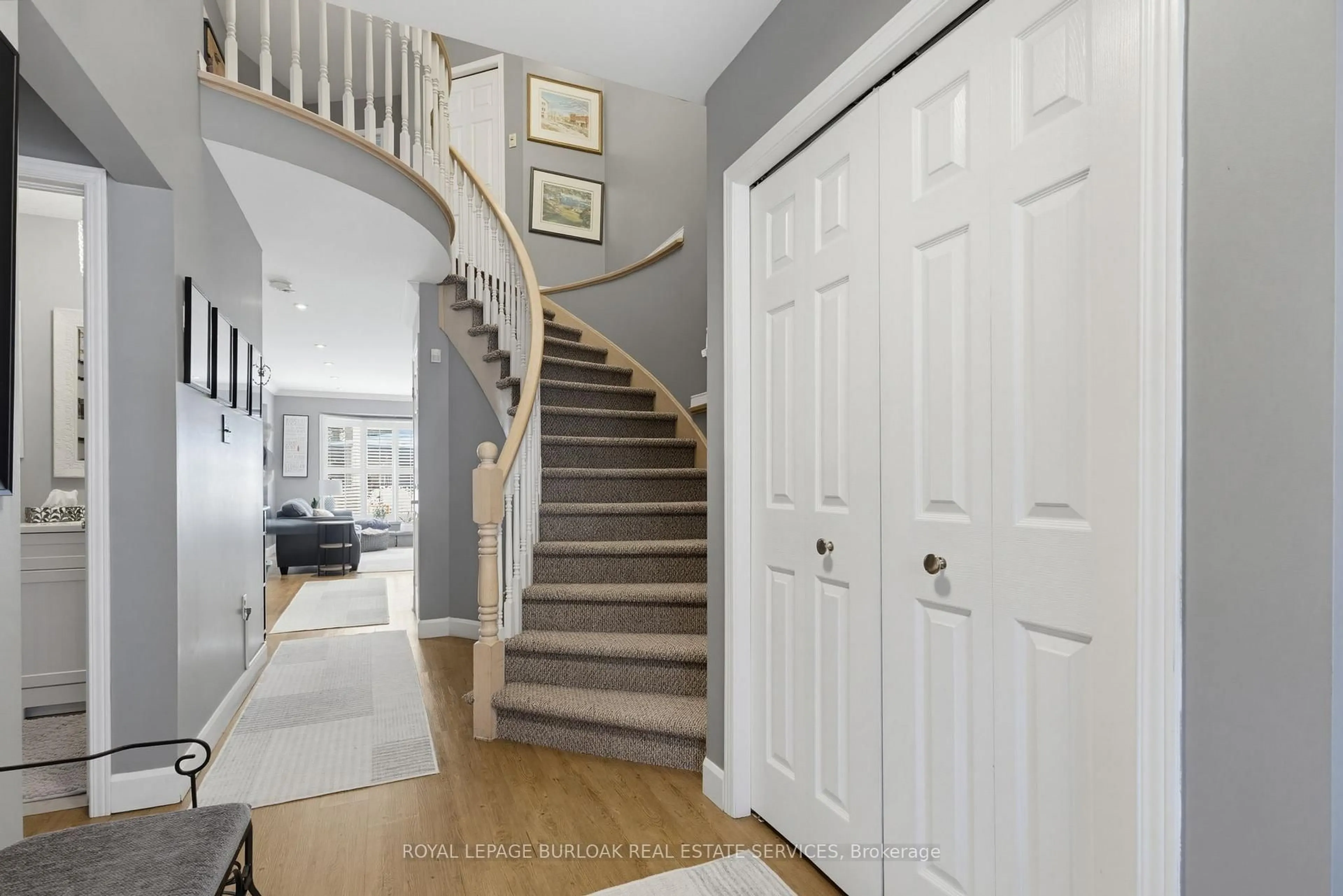 Indoor entryway for 46 Chelsea Cres, Hamilton Ontario L8E 5R7
