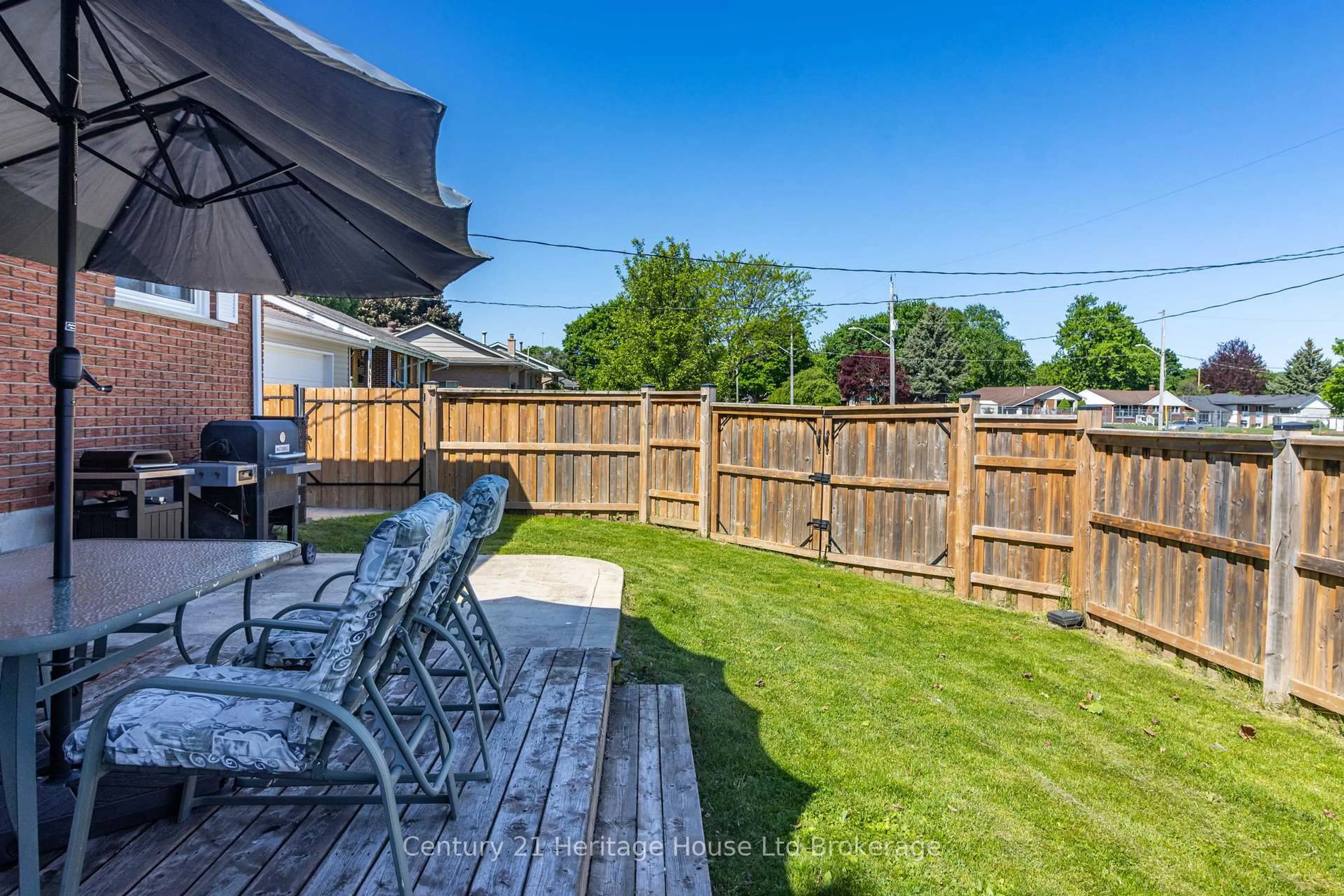Patio, street for 153 Springbank Ave, Woodstock Ontario N4S 7P9