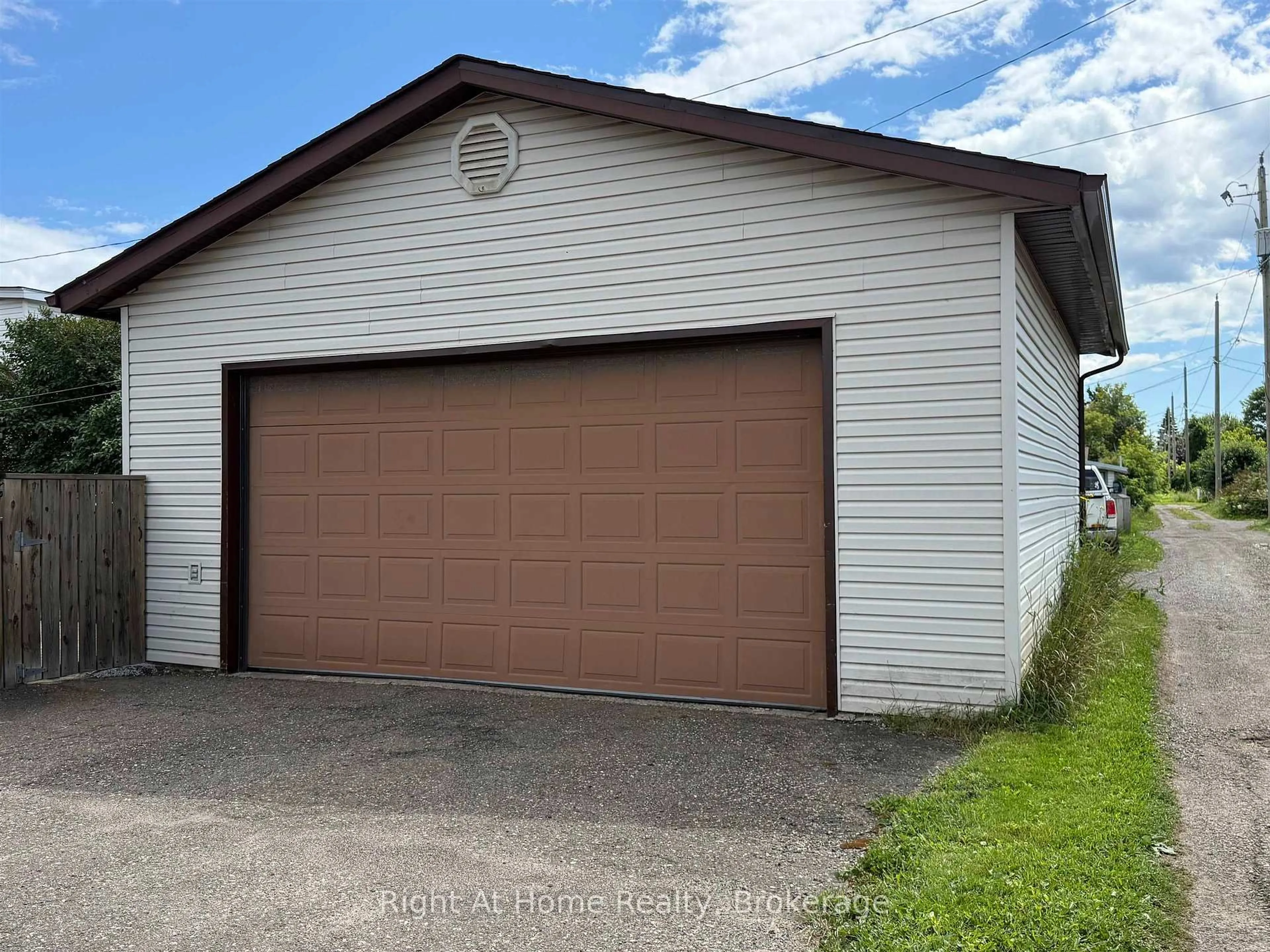 Indoor garage for 701 Sprague Street, Thunder Bay Ontario P7E 1V5