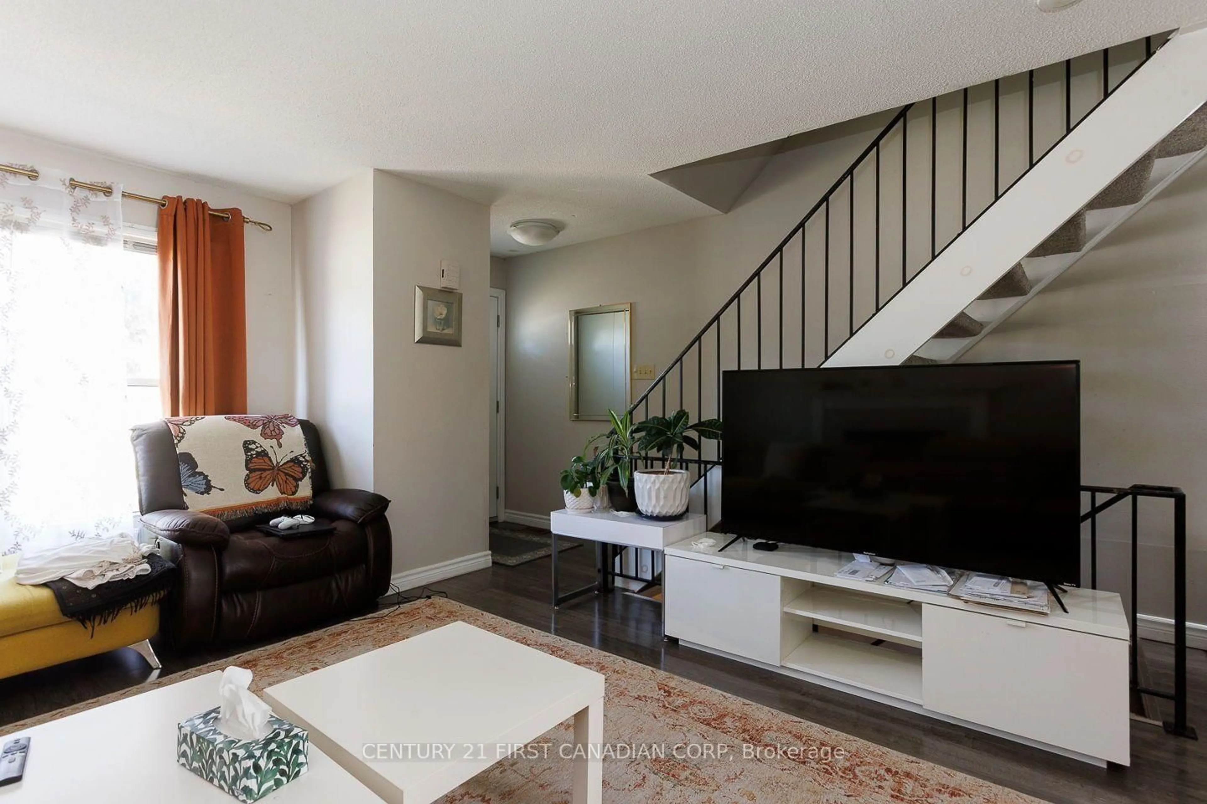 Living room with furniture, unknown for 70 Fiddlers Green Rd #122, London North Ontario N6H 4R4