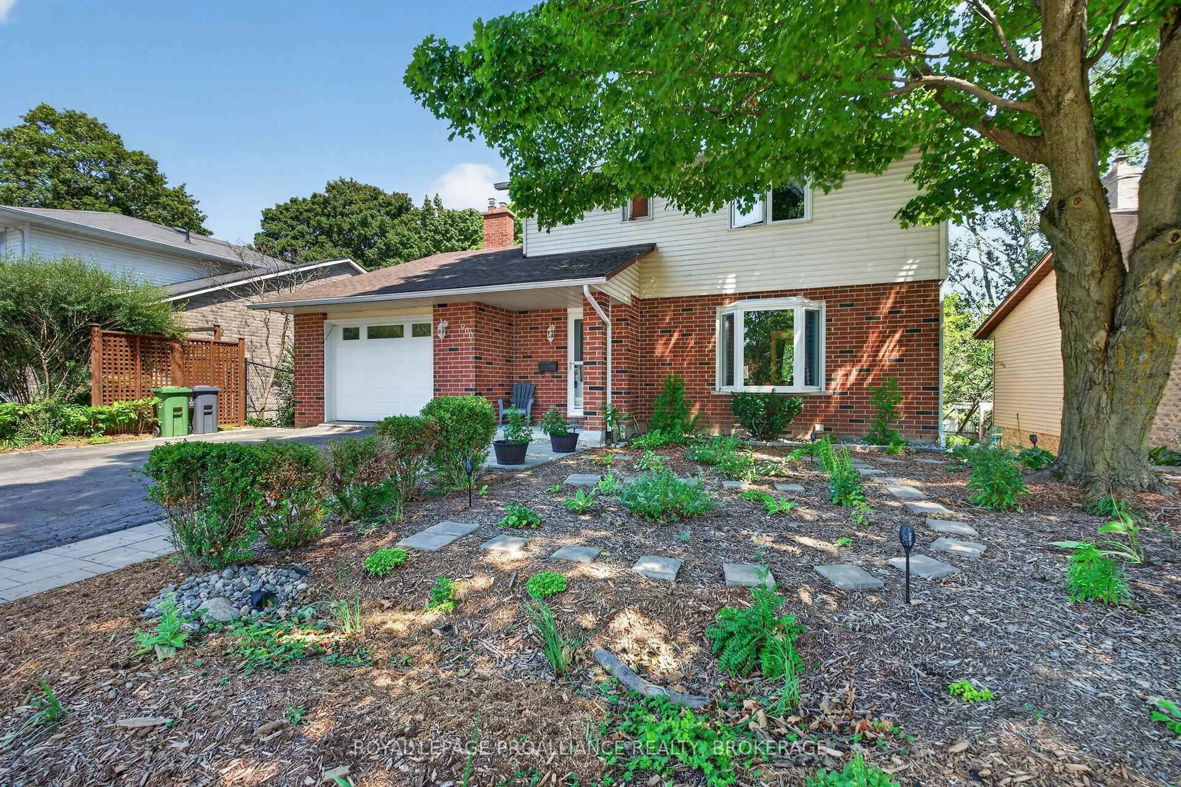 Home with brick exterior material, street for 900 Nottinghill Ave, Kingston Ontario K7P 2B4