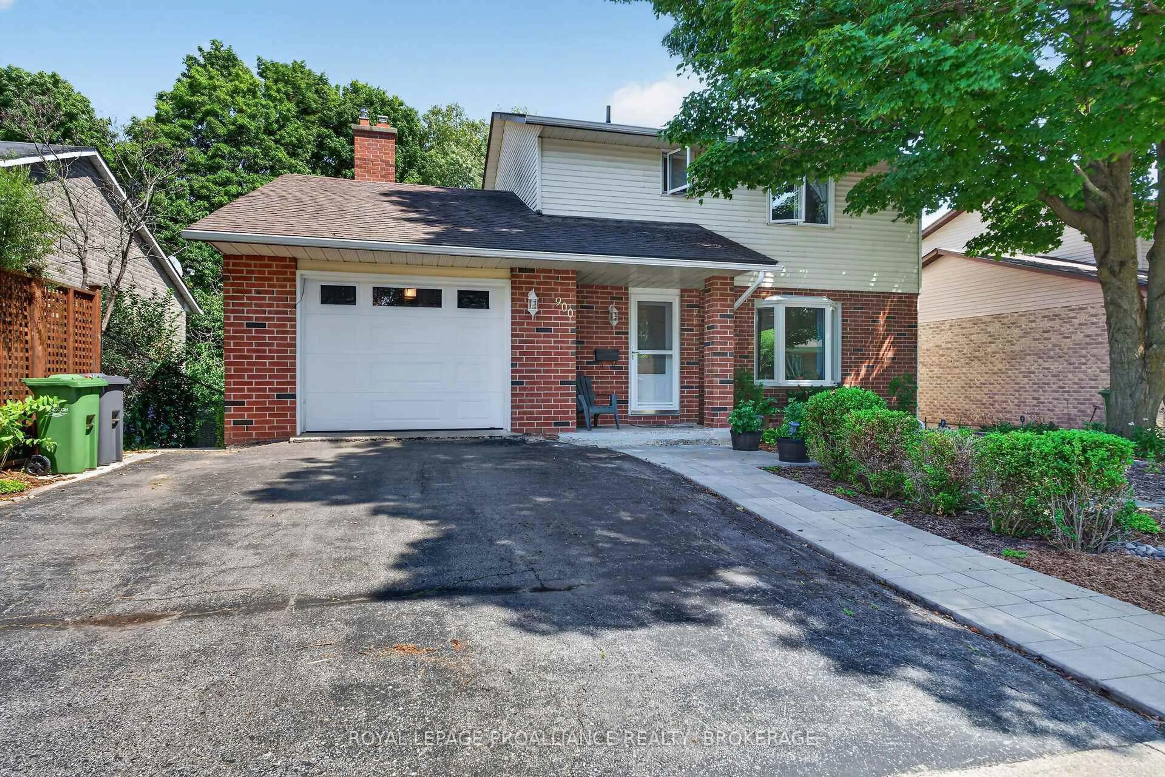 Home with brick exterior material, street for 900 Nottinghill Ave, Kingston Ontario K7P 2B4