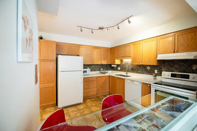 151 Clairfields Dr #55, Guelph 3