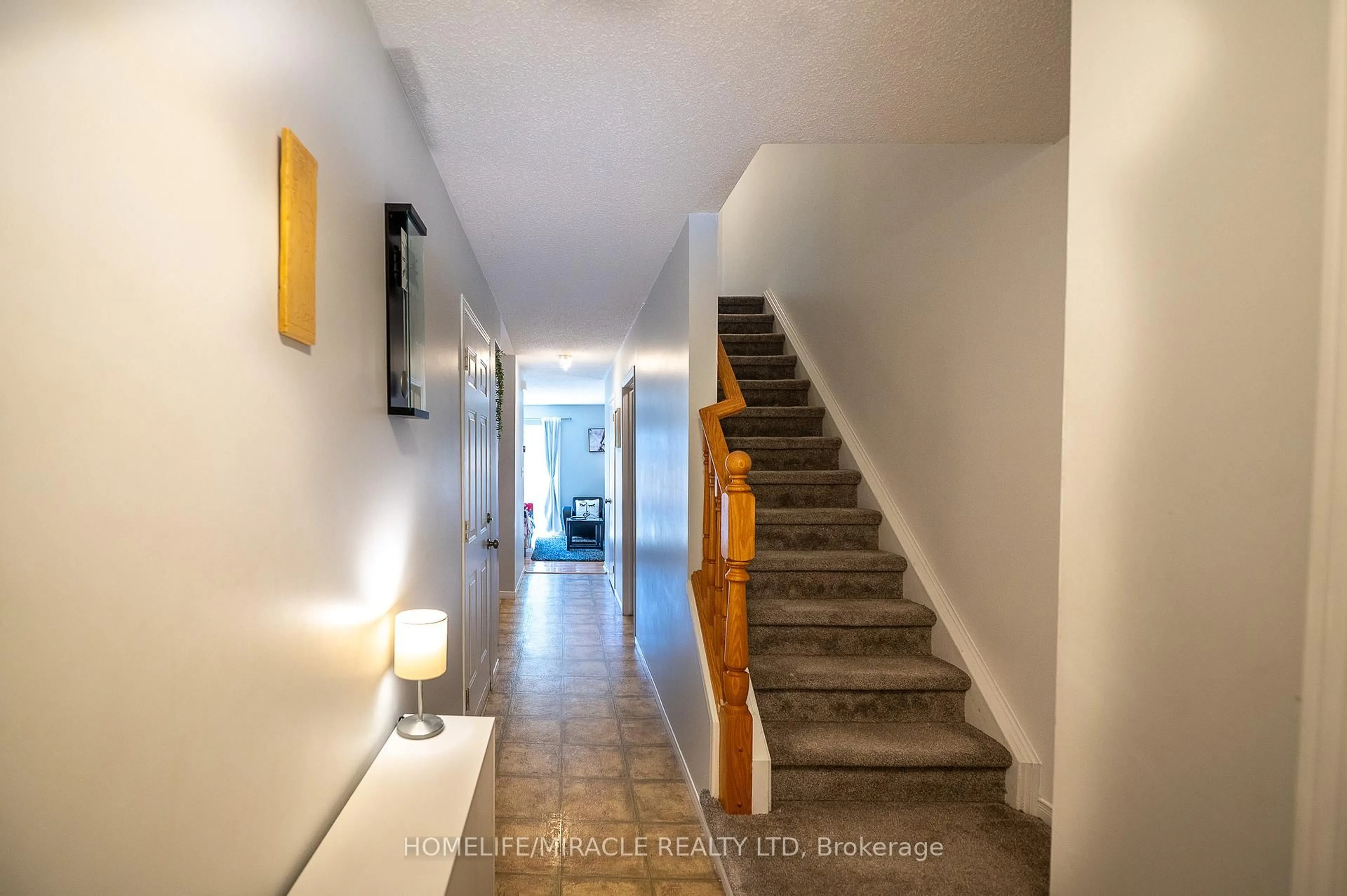 Indoor foyer for 151 Clairfields Dr #55, Guelph Ontario N1L 1P5